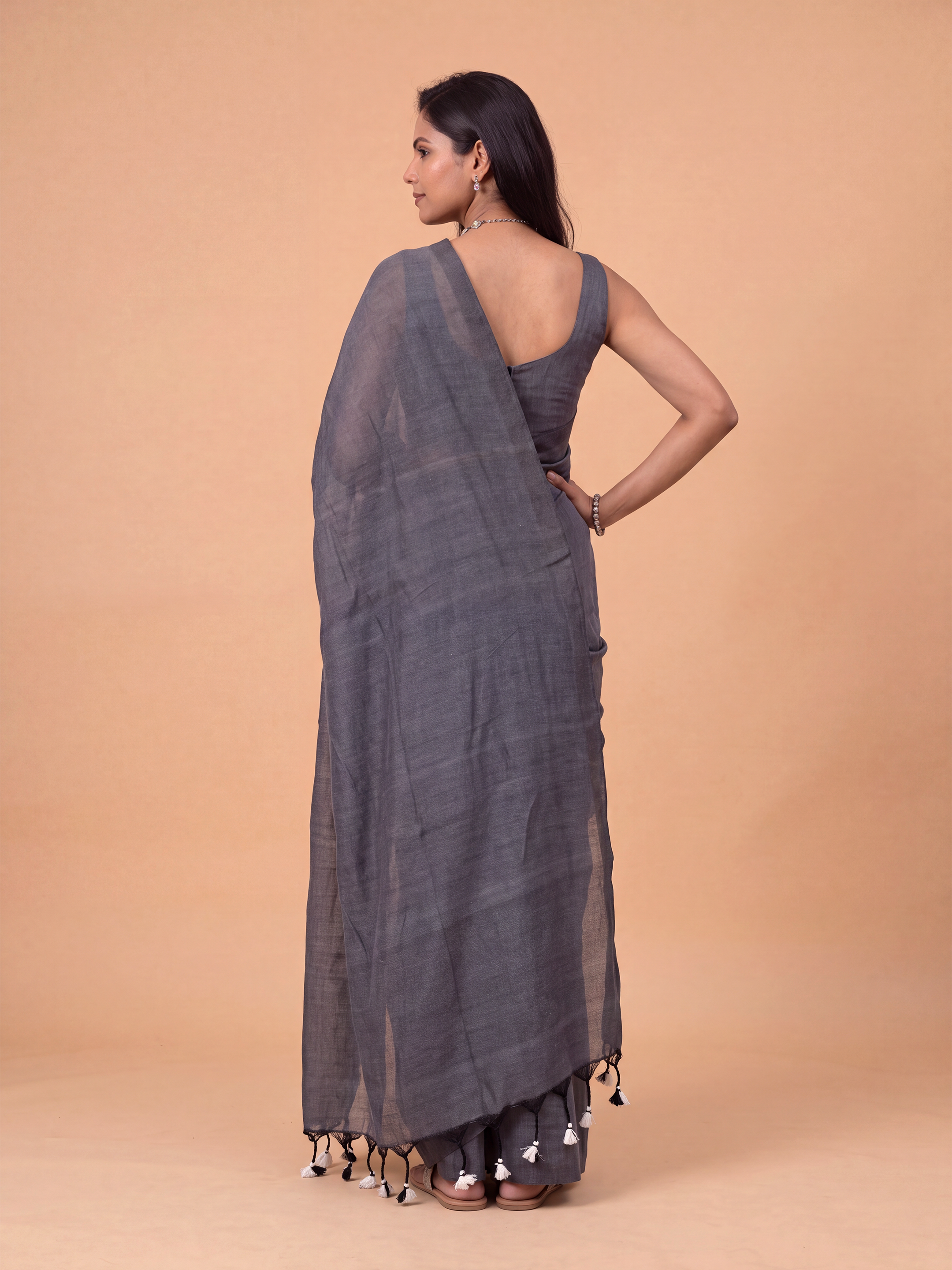 Women Pure Cotton Greyish Blue Saree PCS289