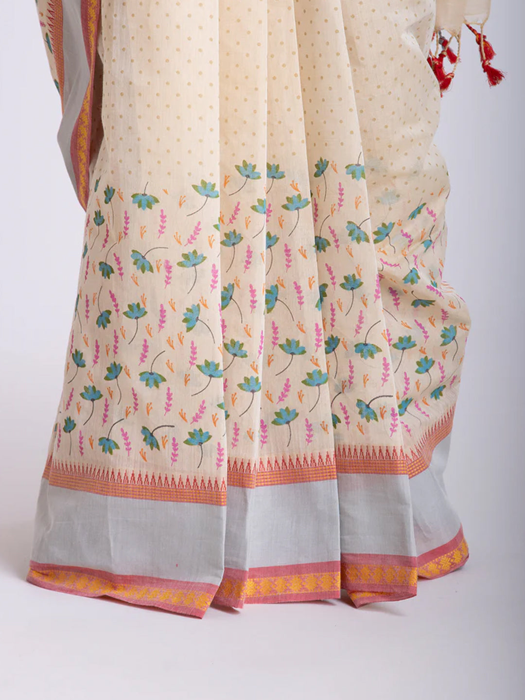 Womens Elegant Semi Cotton Off White With Flowered Design All over Printed Saree SCS63