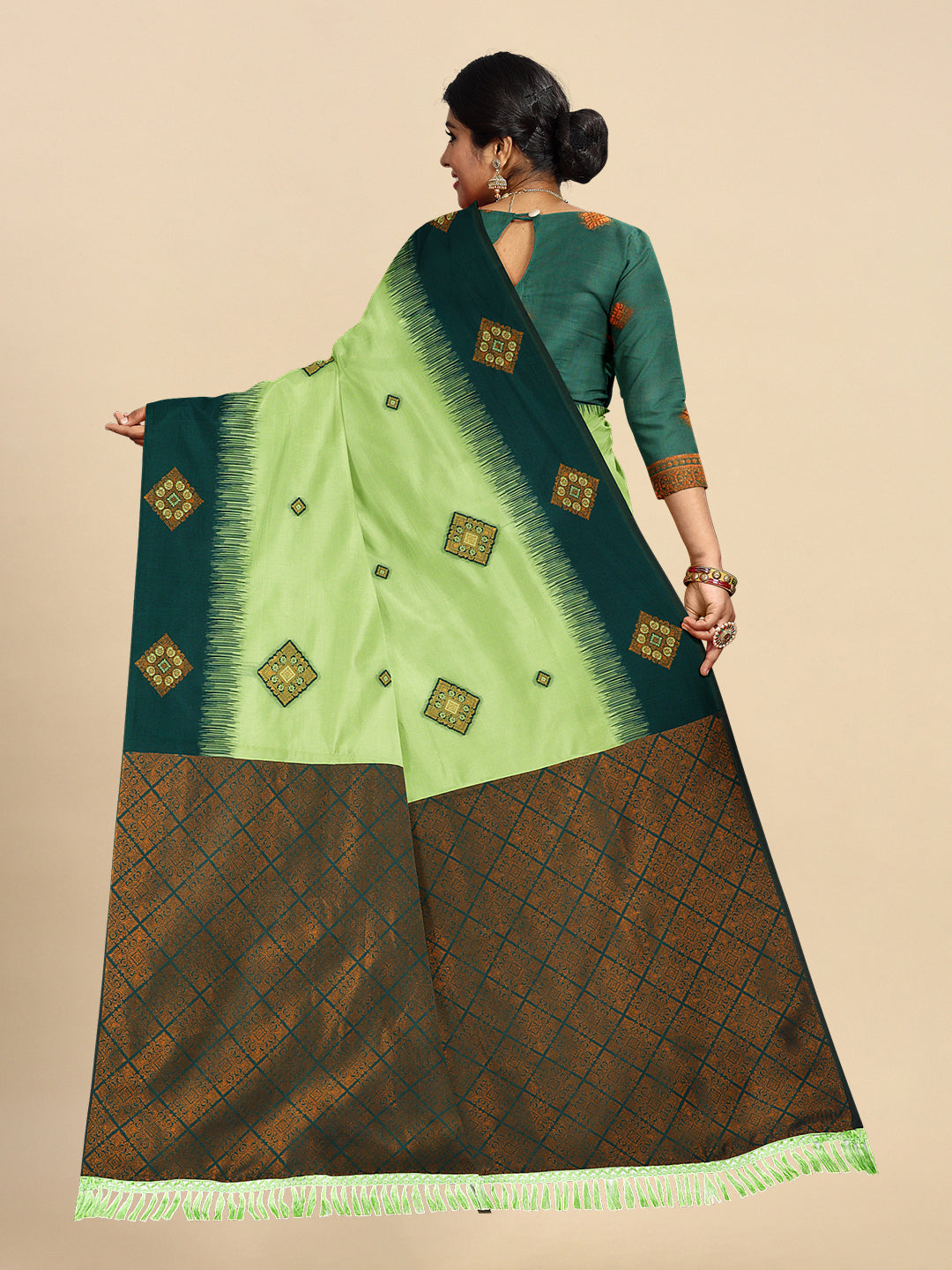 Women Stylish Semi Silk Green Saree SS90