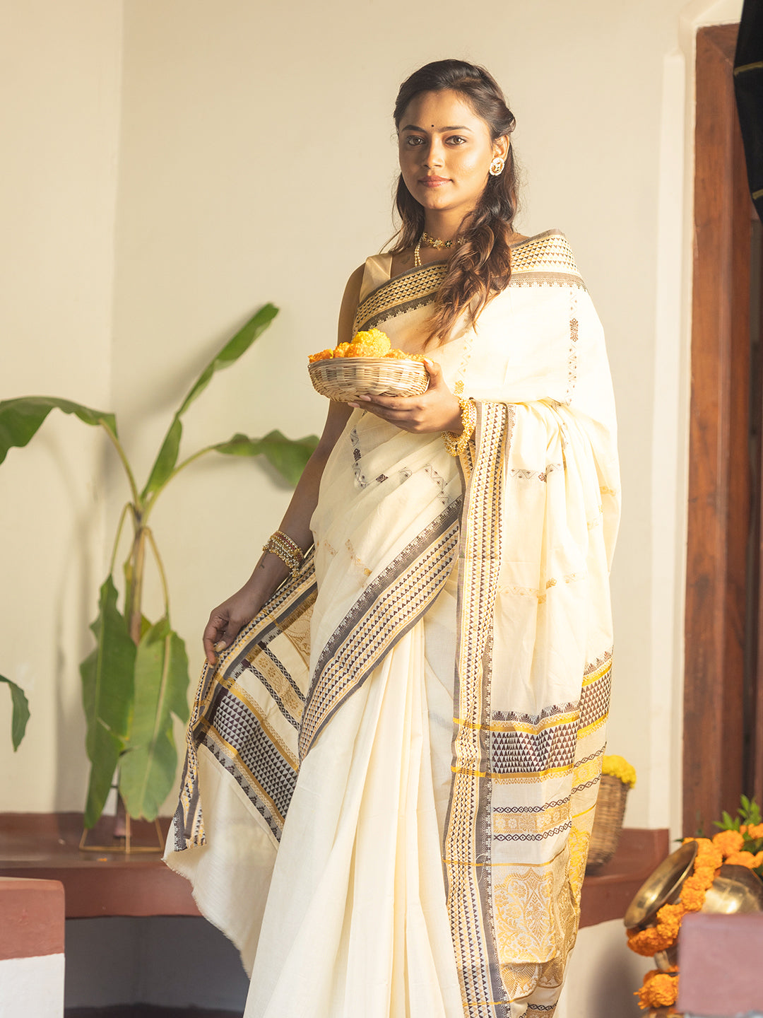 Women Kerala Cotton Stripes Cream Saree KS189