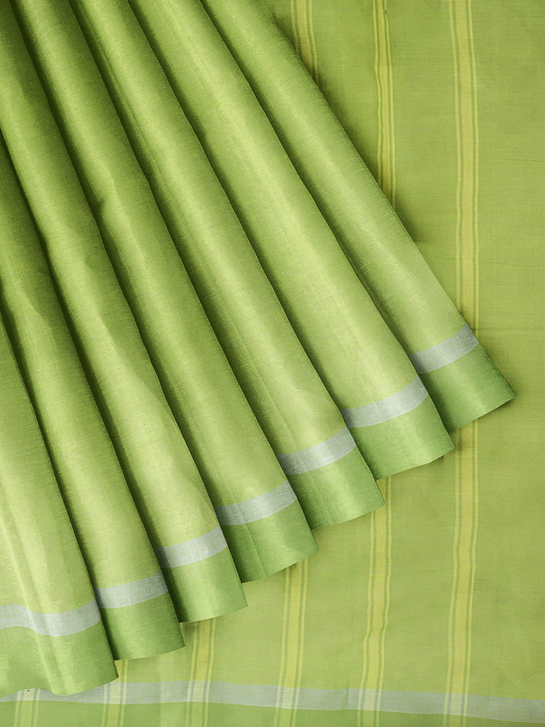 Women Parrot Green Pure Cotton Saree PCS197