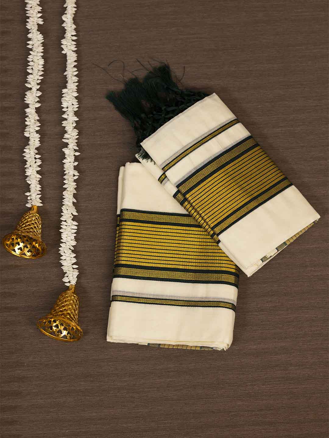 Women Kerala Cotton Single Set Mundu with Dark Green Border KS177