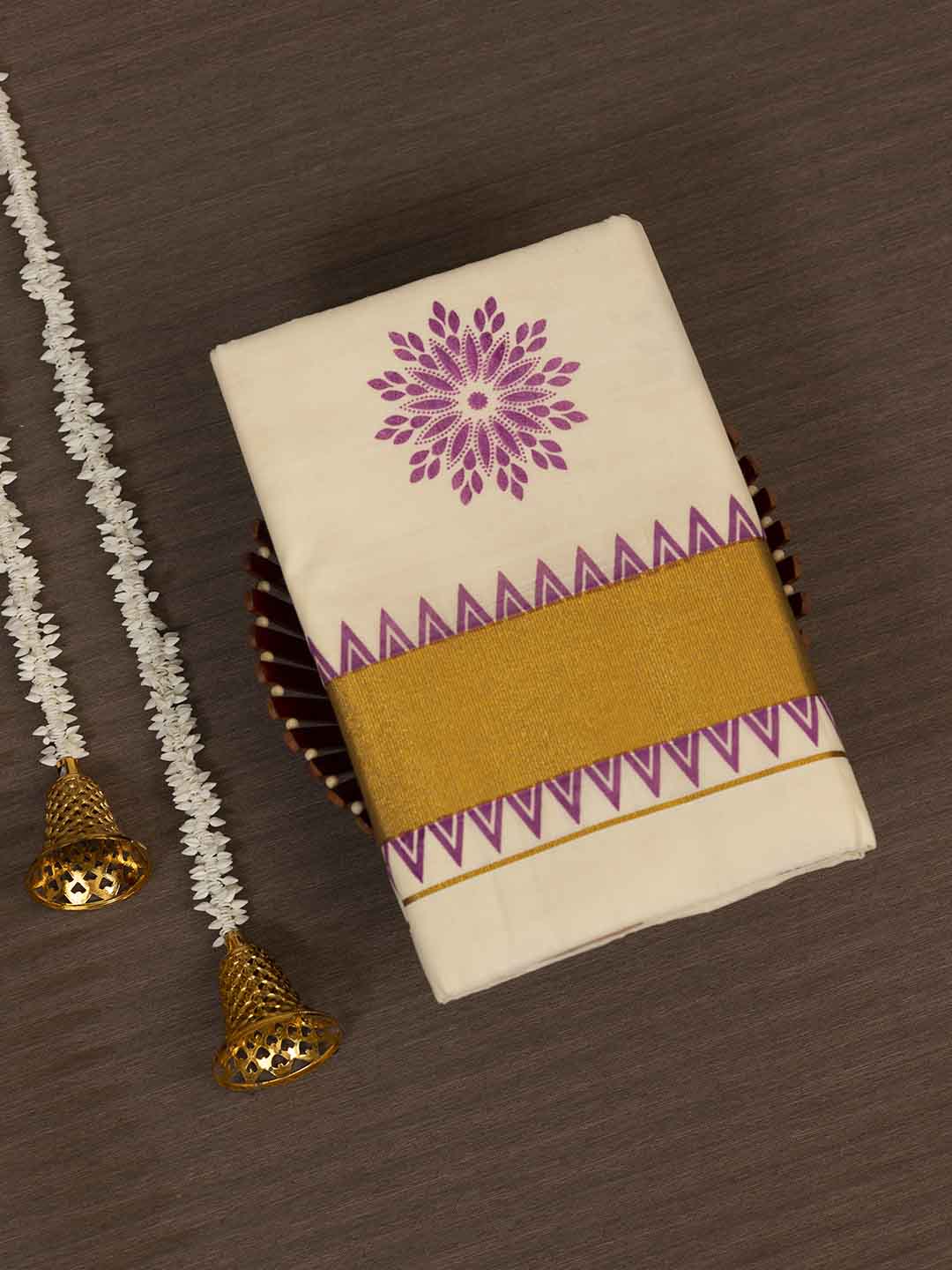 Women Traditional Kerala Cream Saree KS190