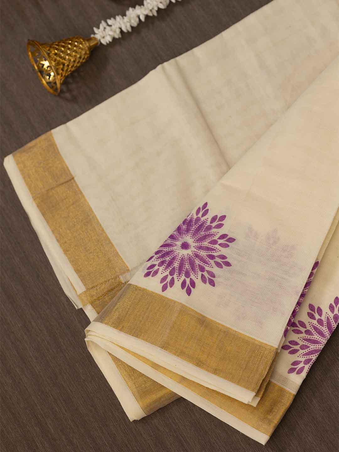 Women Traditional Kerala Cream Saree KS190