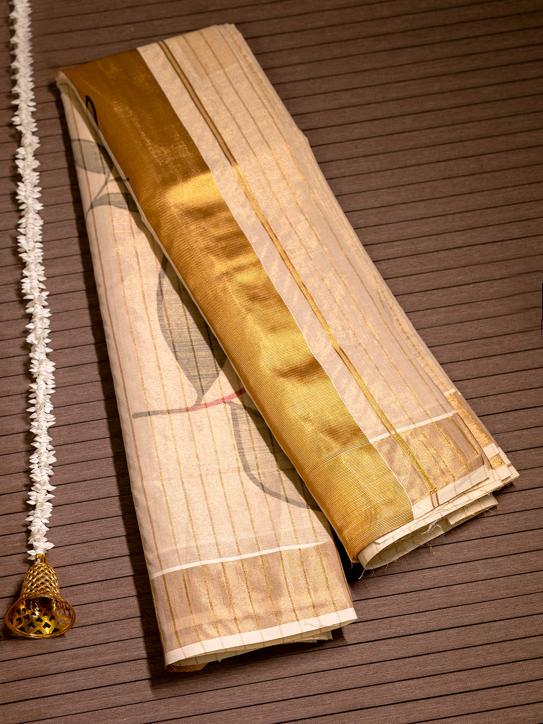 Women Kerala Tissue Gold Striped Fancy Saree KS186
