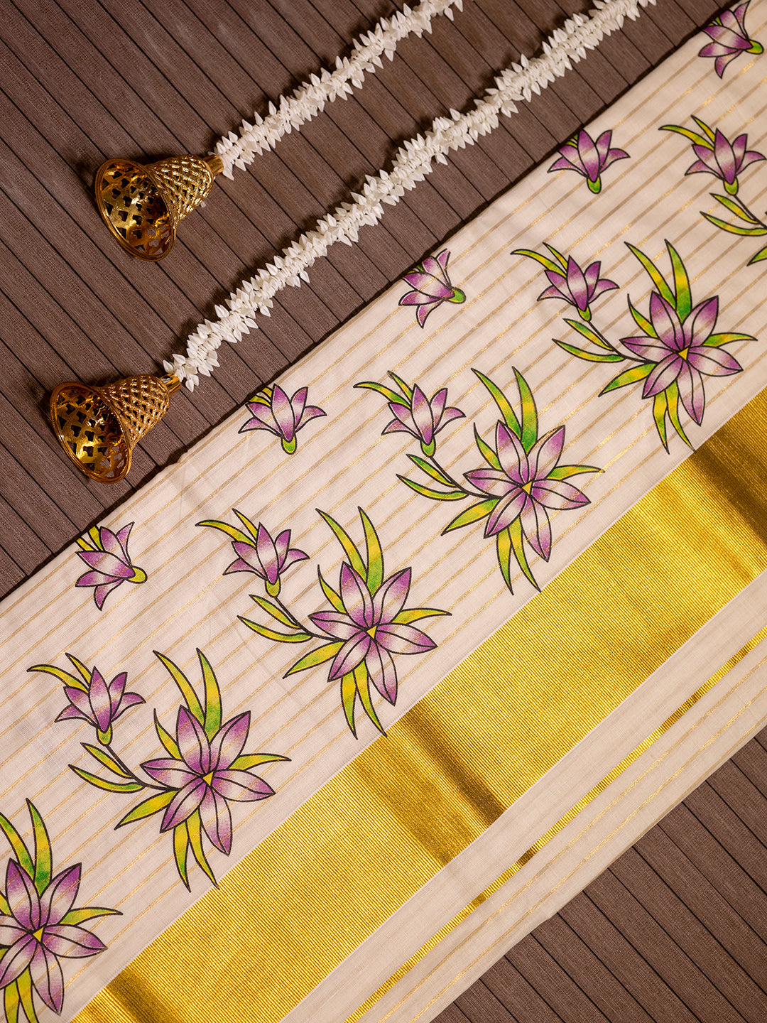 Women Kerala Cream Flower Printed Fancy Saree KS184