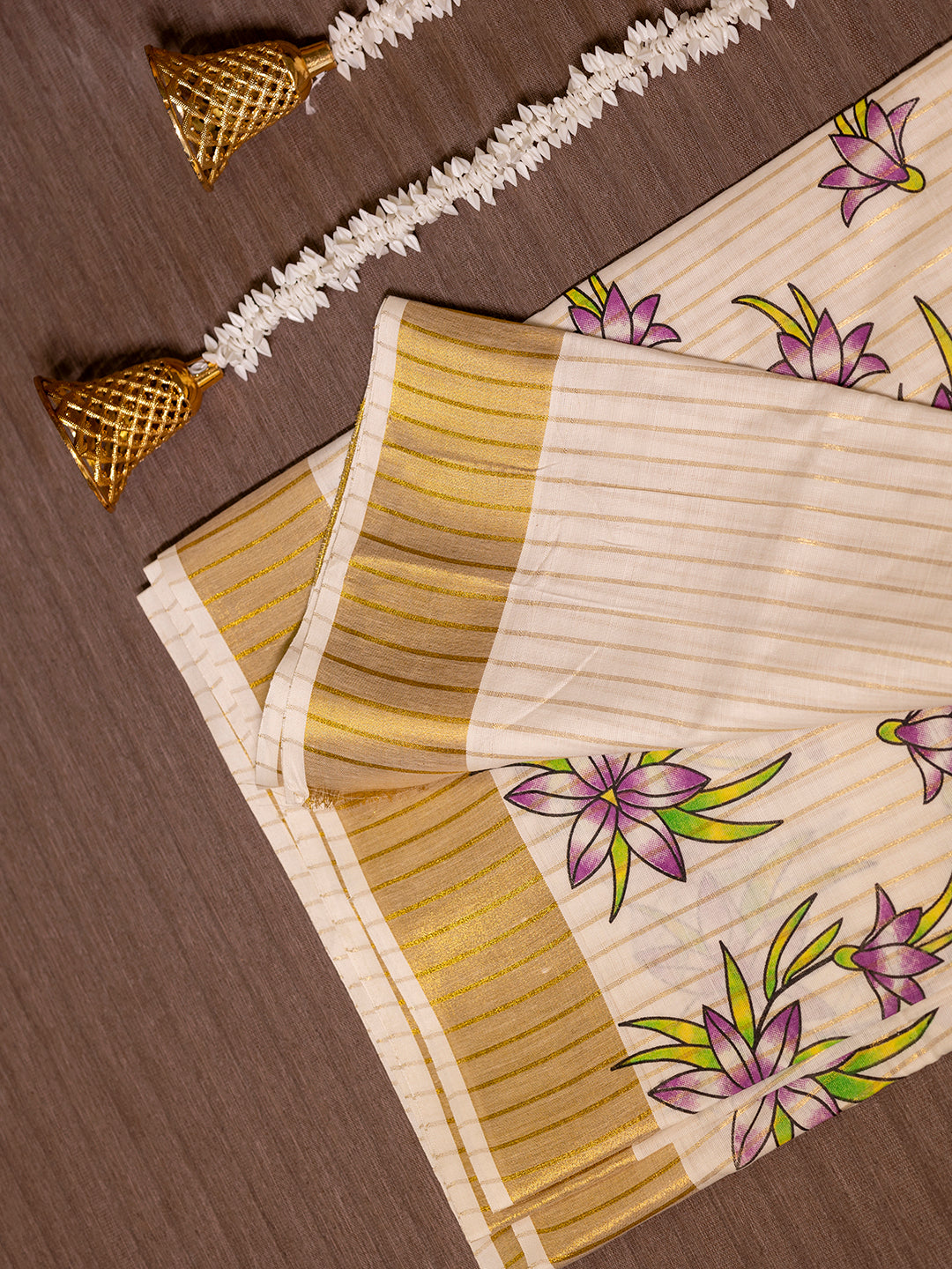 Women Kerala Cream Flower Printed Fancy Saree KS184