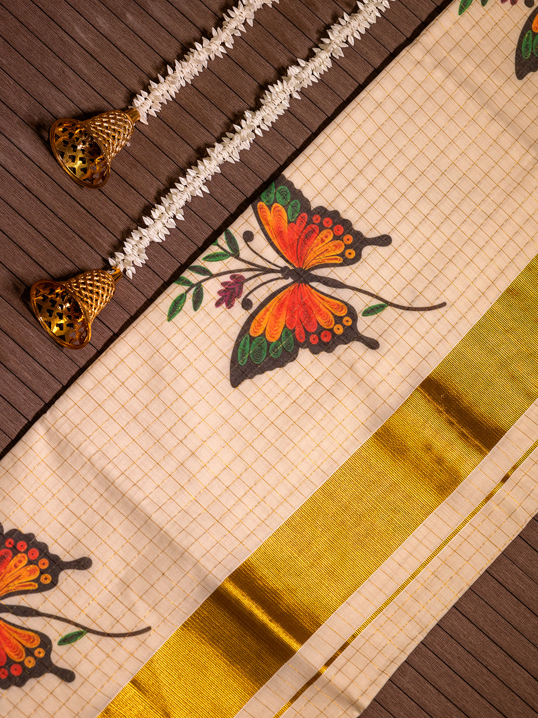 Women Kerala Cream Saree with Traditional Checks KS185