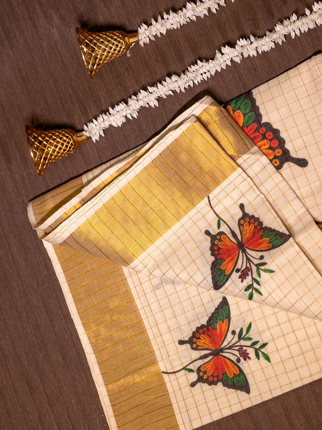 Women Kerala Cream Saree with Traditional Checks KS185