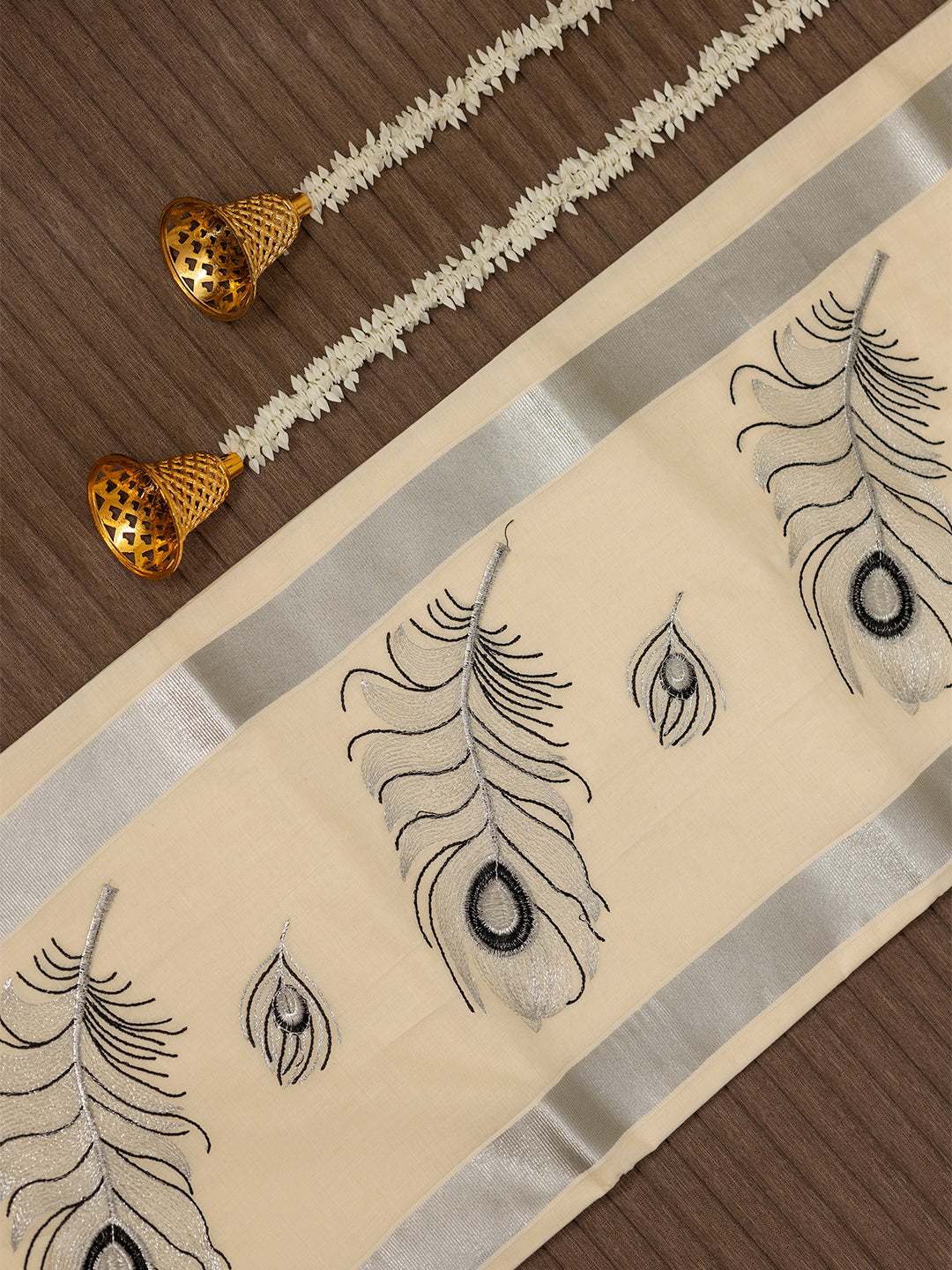 Women Kerala Traditional Cream Saree with Silver Border KS170