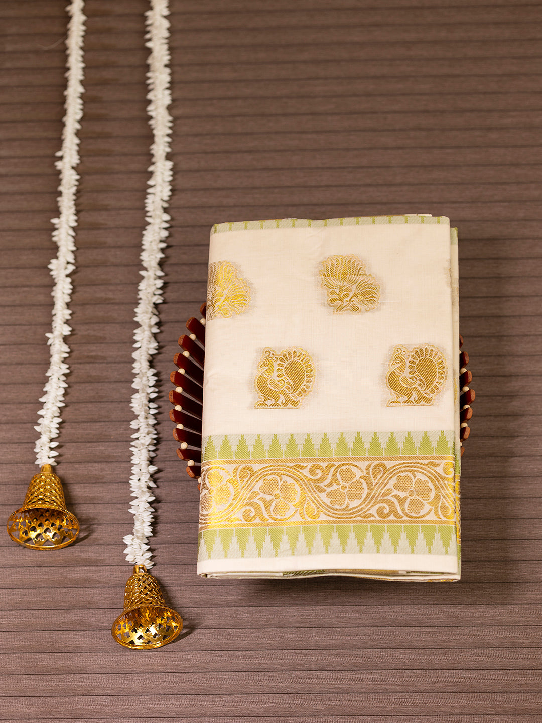 Women Kerala Traditional Cream Saree with Green Border KS199
