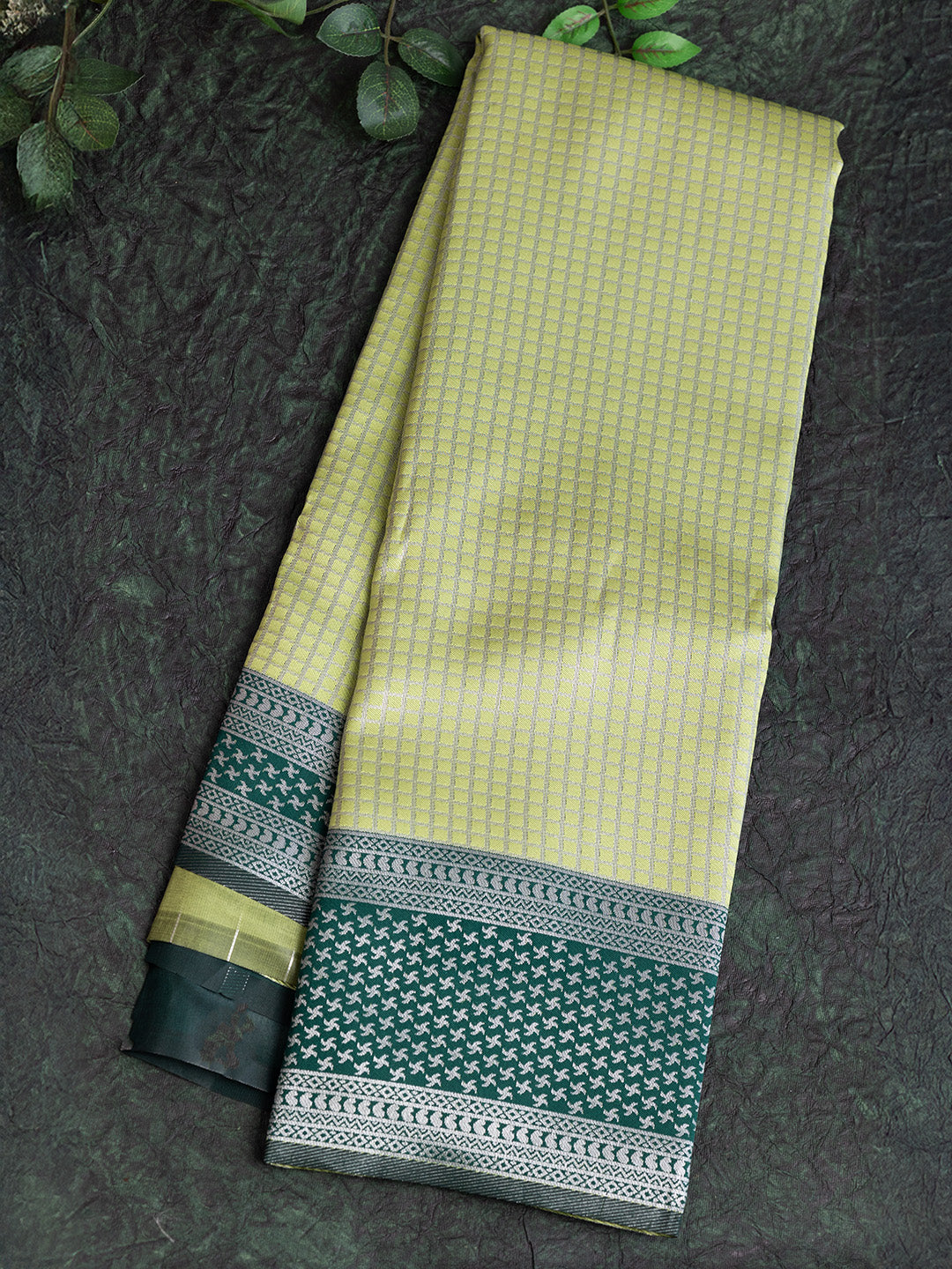 Women Green Art Silk Checked Jacquard Saree ASS37