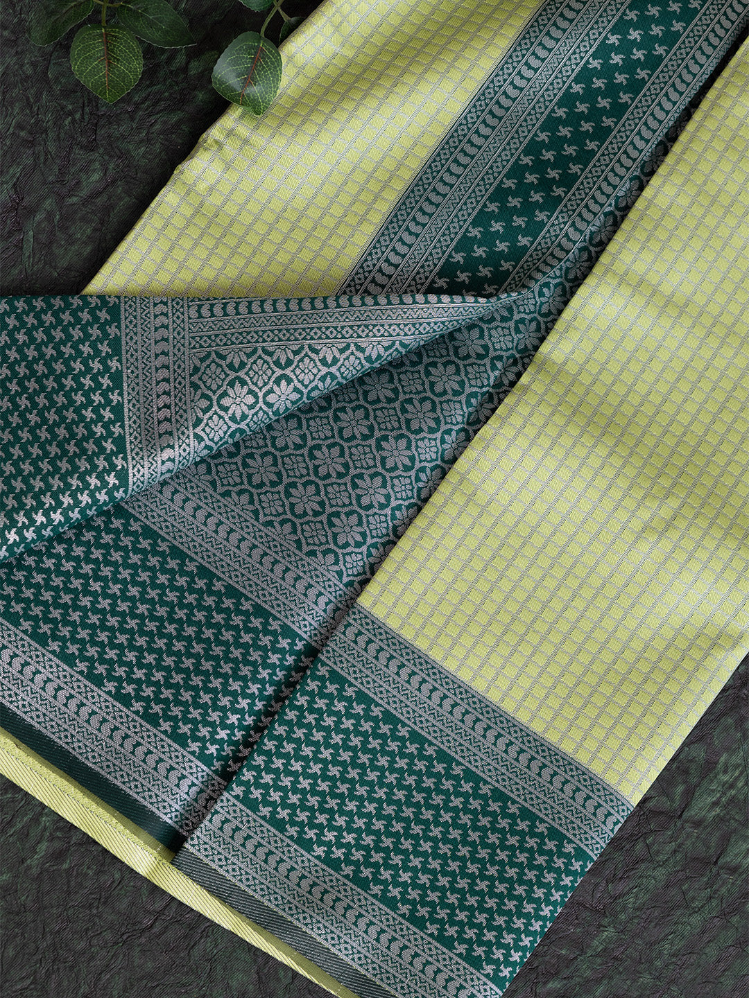 Women Green Art Silk Checked Jacquard Saree ASS37