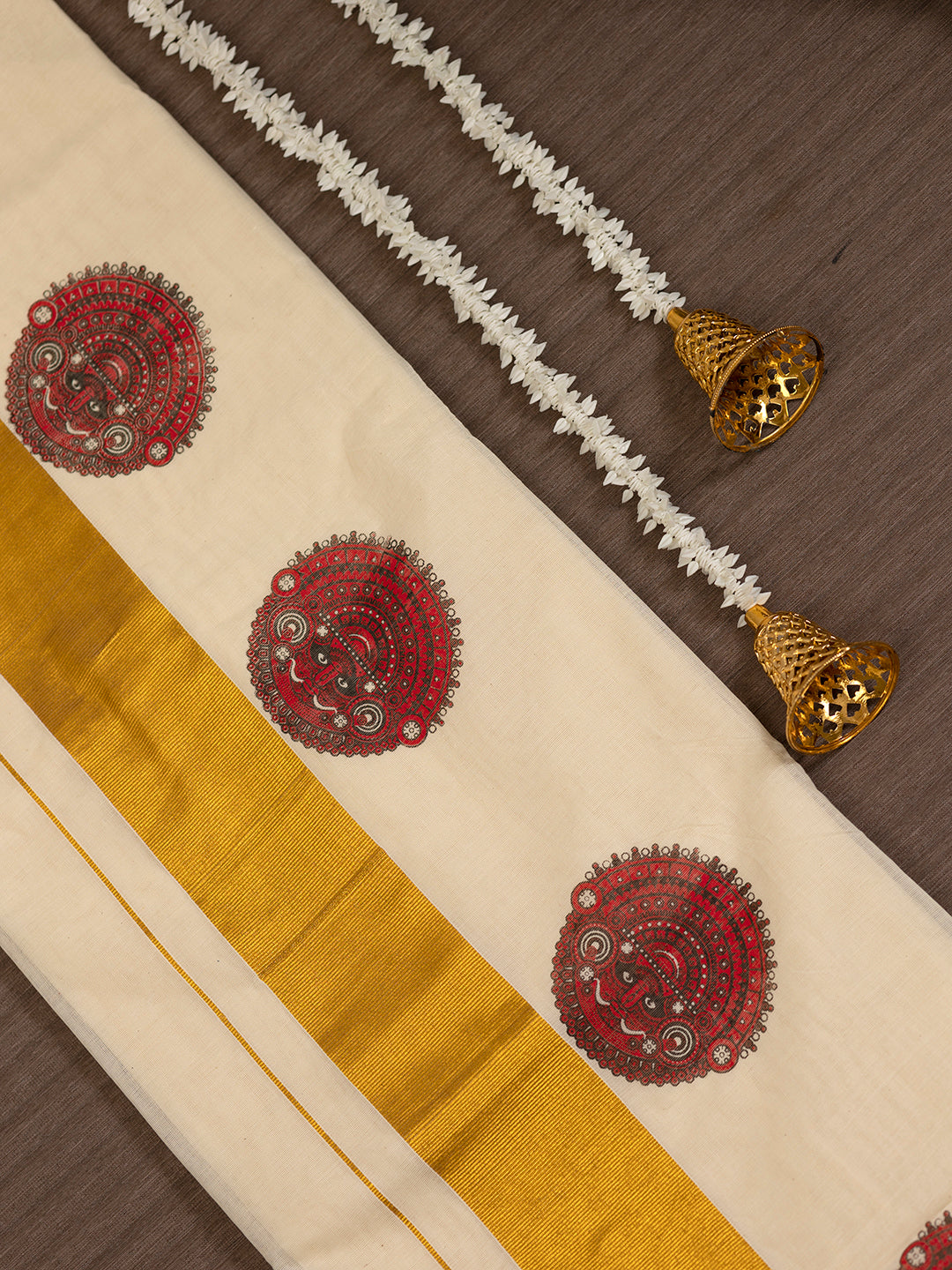 Women Kerala Cream Kathakali Saree KS192