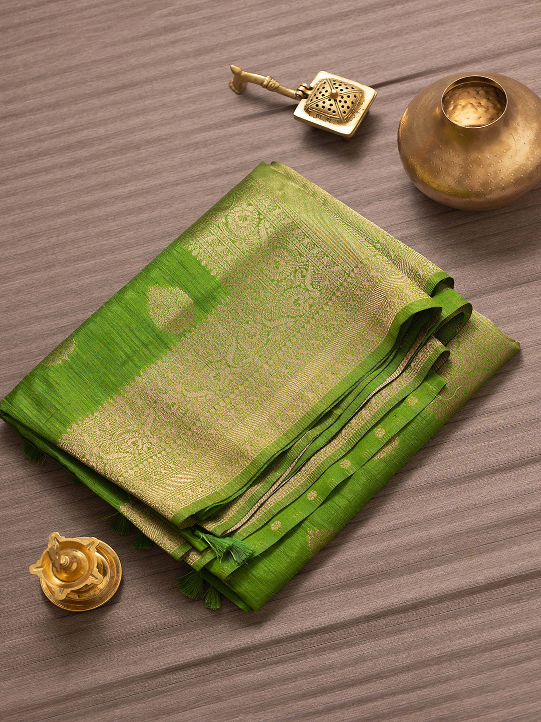 Women Green Semi Raw Silk Saree SS331