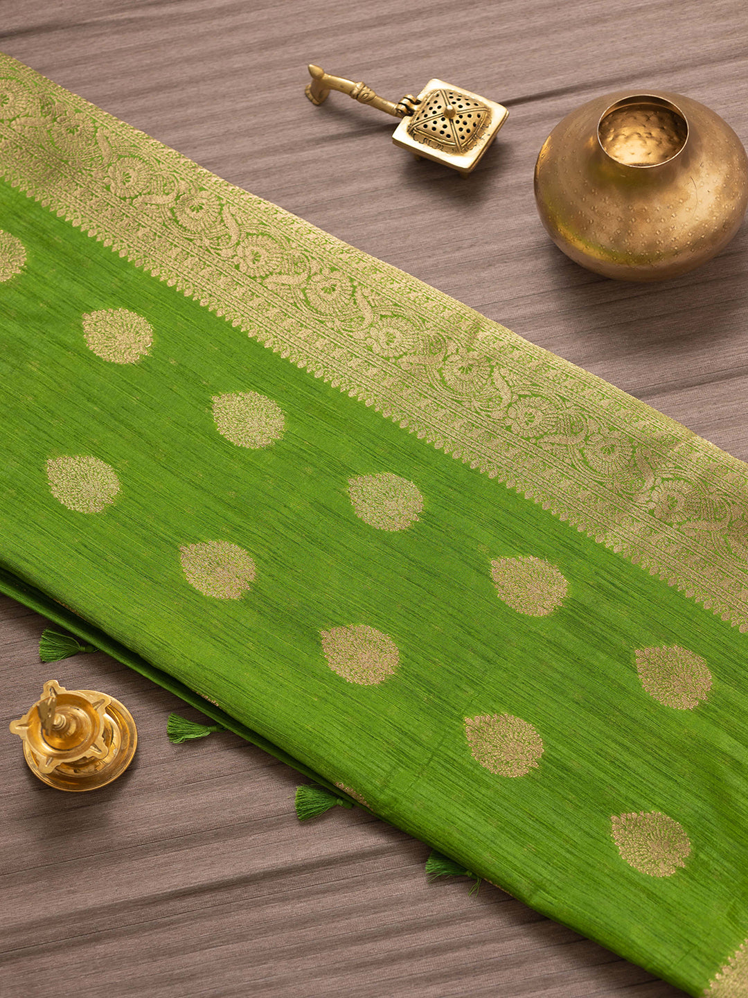 Women Green Semi Raw Silk Saree SS331
