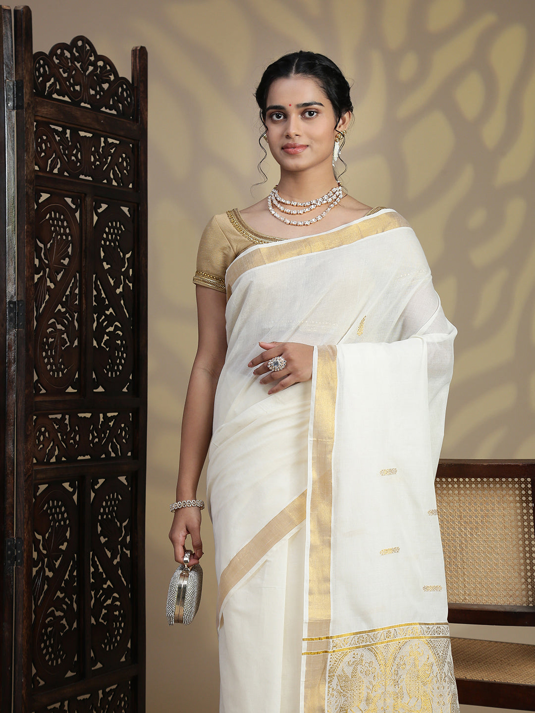 Women Traditional Kerala Cream Saree with Gold Jari KS237