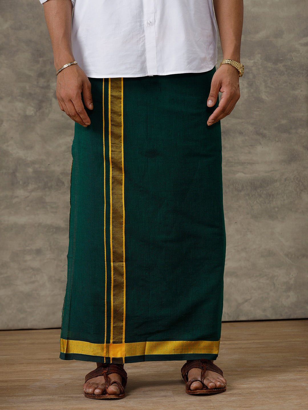 Men Dark Green Lungi with Fancy Border Colour Diamond CD04