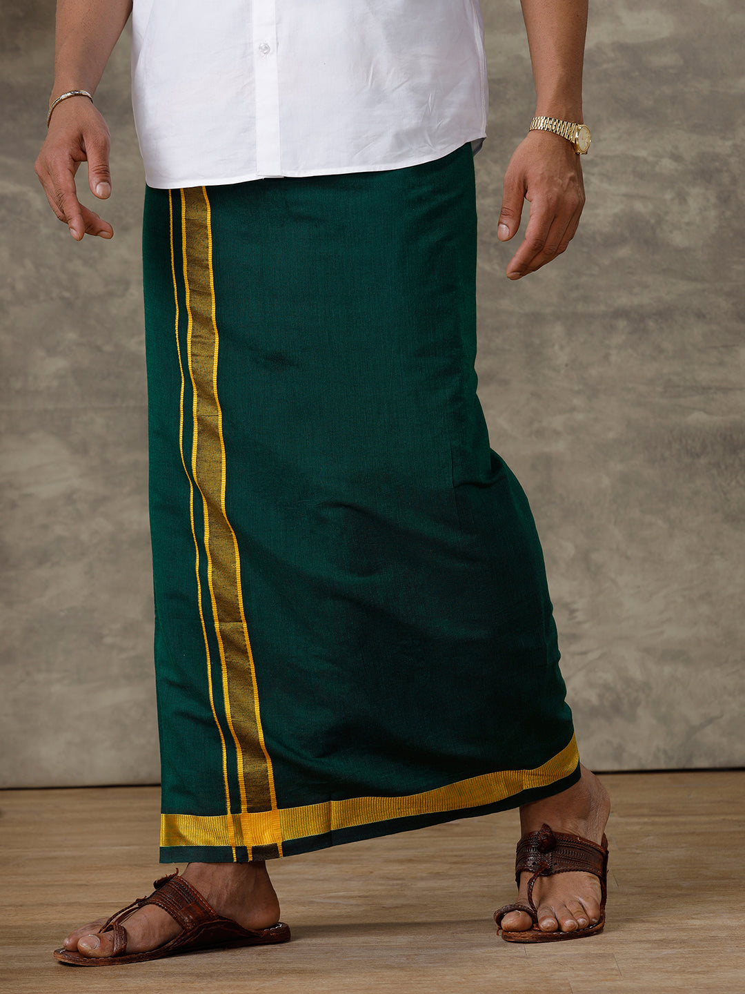 Men Dark Green Lungi with Fancy Border Colour Diamond CD04