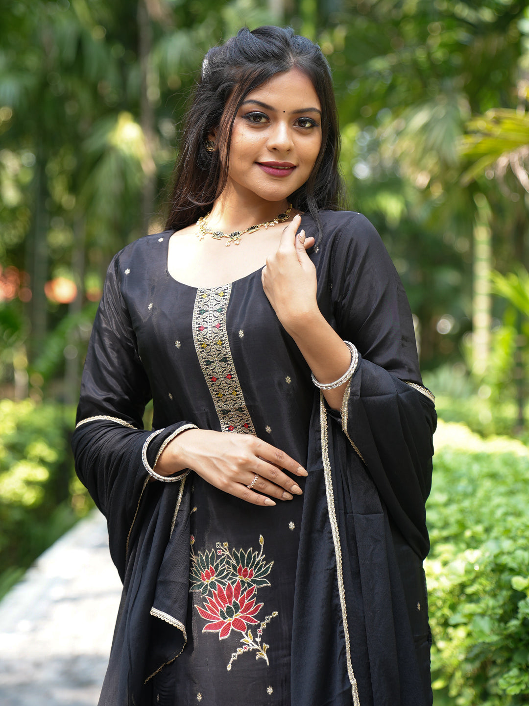 Women Black MM Silk Embroidery Kurti Set EKS104