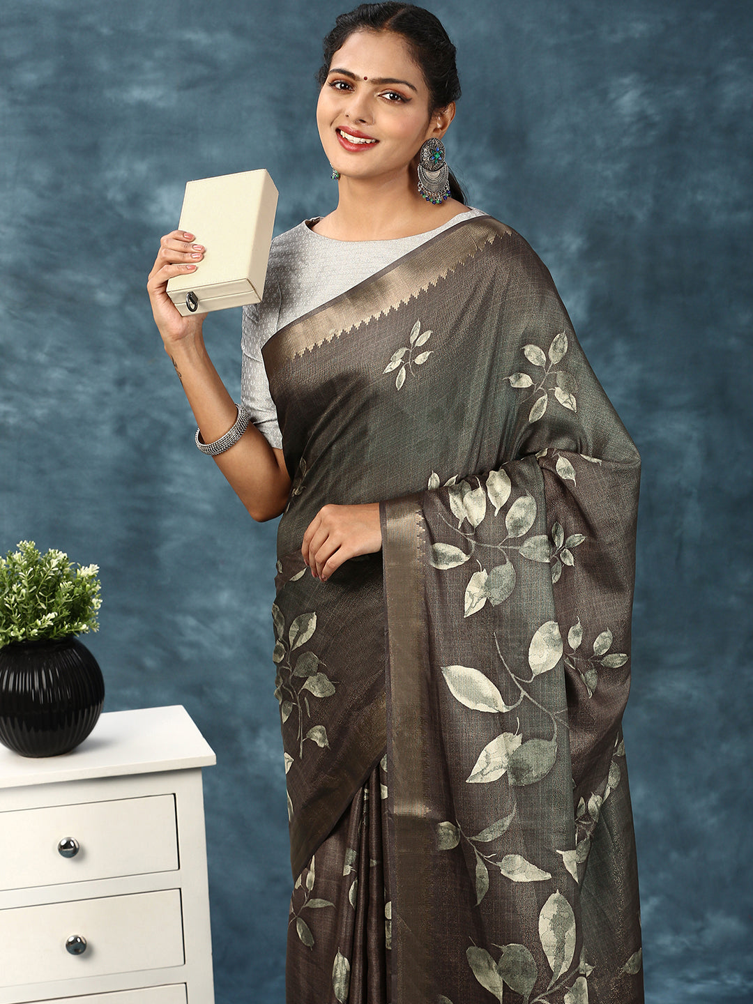 Women Semi Tussar Weaving Saree Green ST153