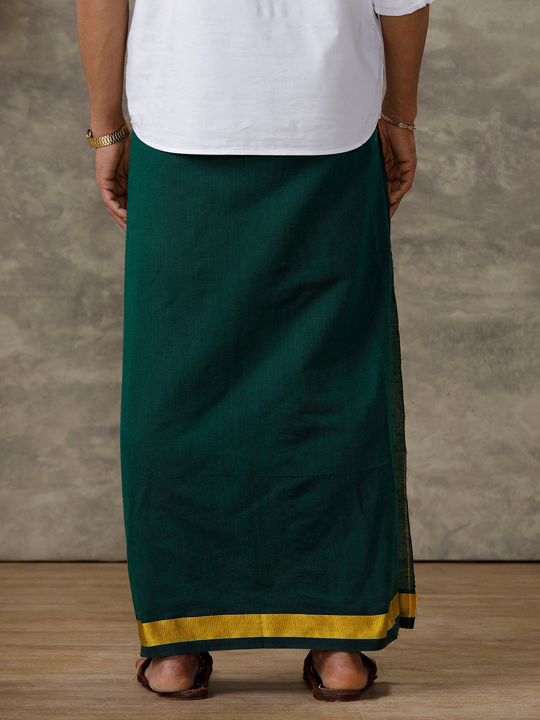 Men Dark Green Lungi with Fancy Border Colour Diamond CD04