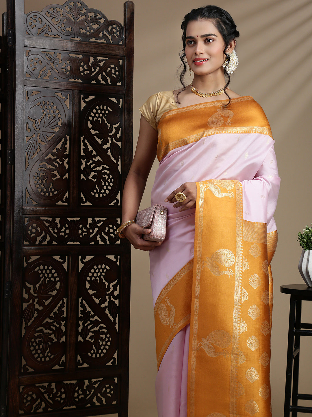 Women Light Pink Soft Silk Saree SS382