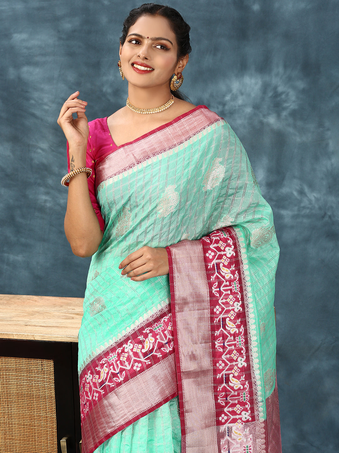 Women Semi Raw Silk Weaving Saree Green SRS87