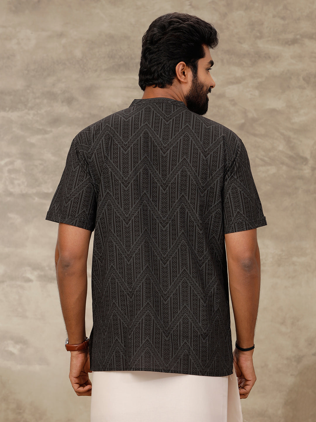 Men Short Length Pocket Kurta Black OC19