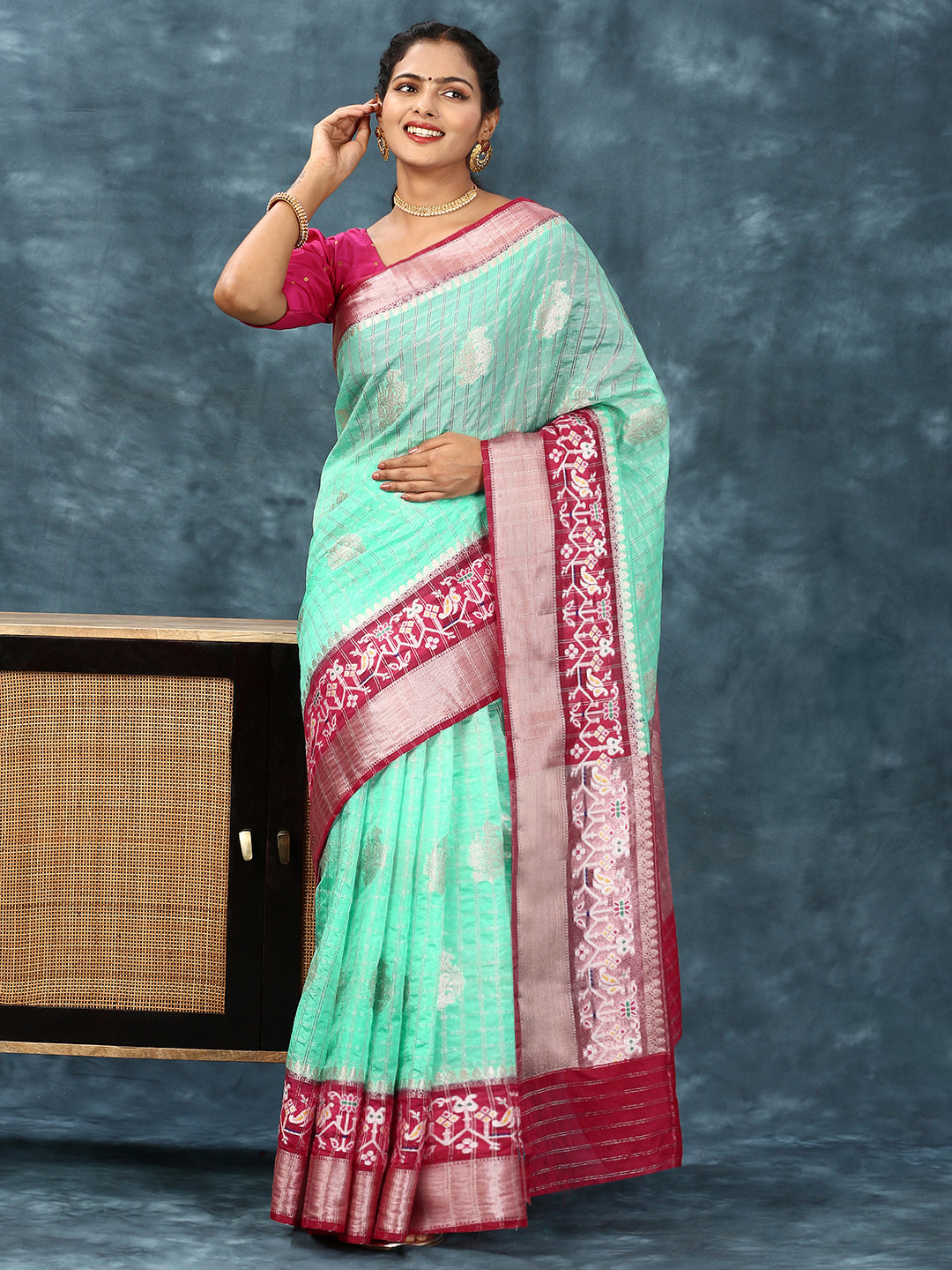 Women Semi Raw Silk Weaving Saree Green SRS87