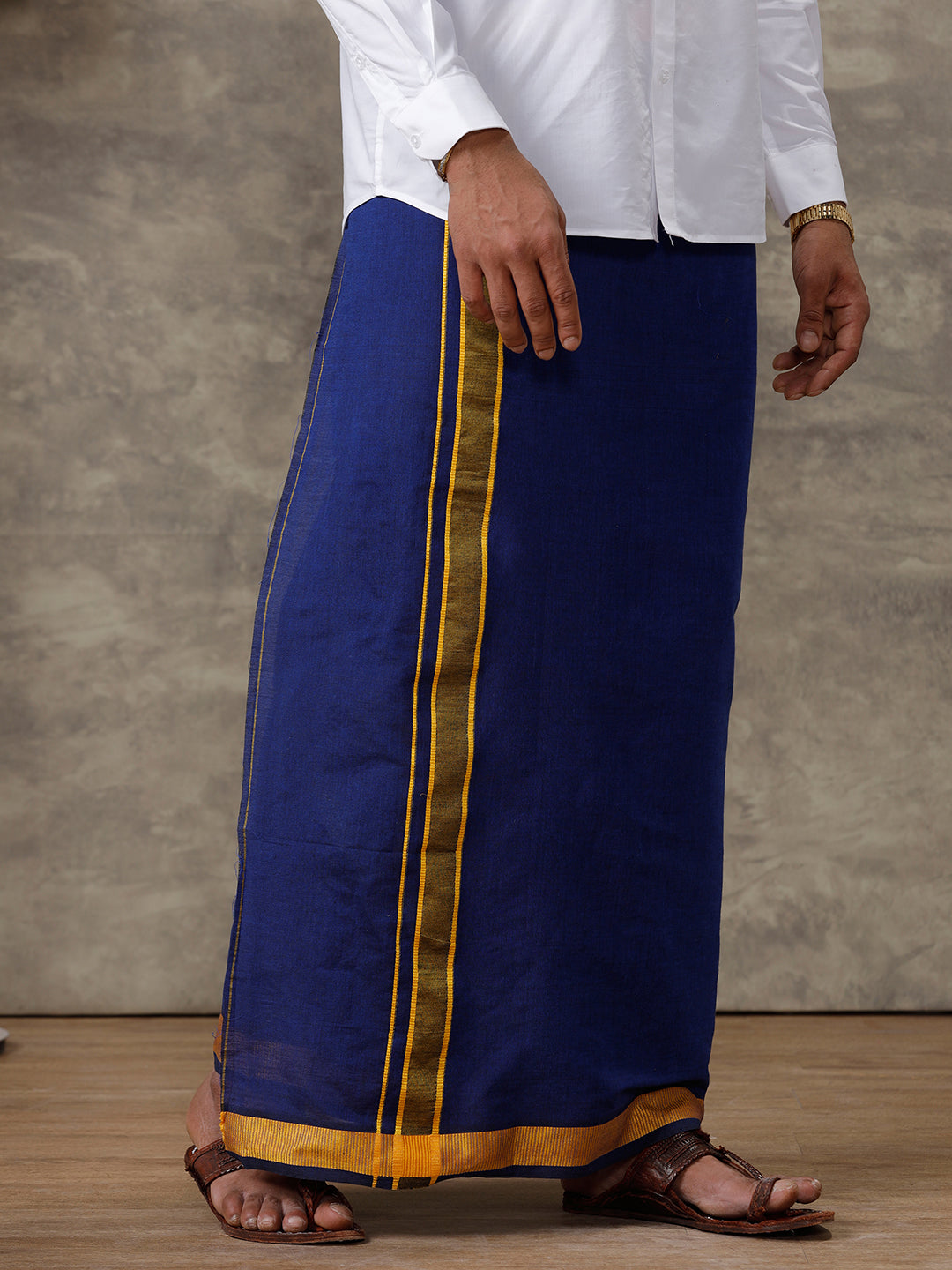 Men Blue Lungi with Fancy Border Colour Diamond CD02