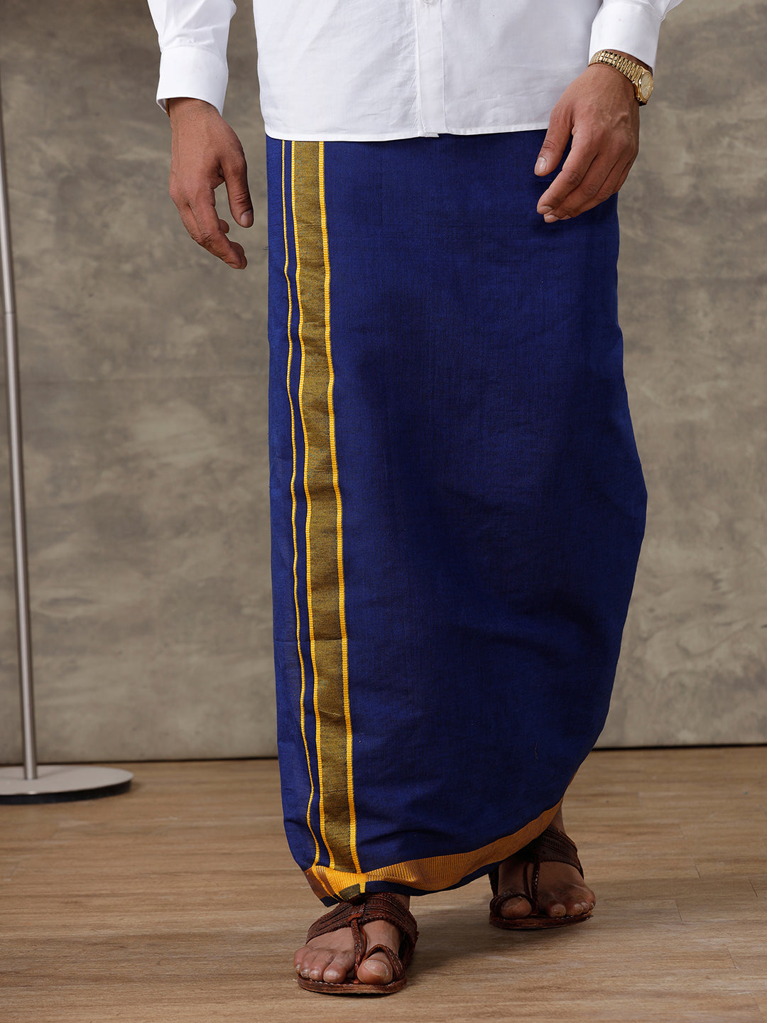 Men Blue Lungi with Fancy Border Colour Diamond CD02