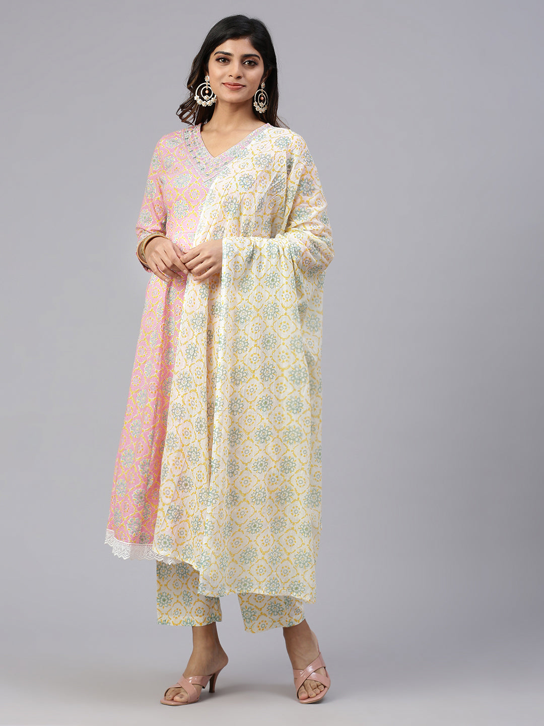 Women Embroidered & Printed Kurti Sets Pink EKS23