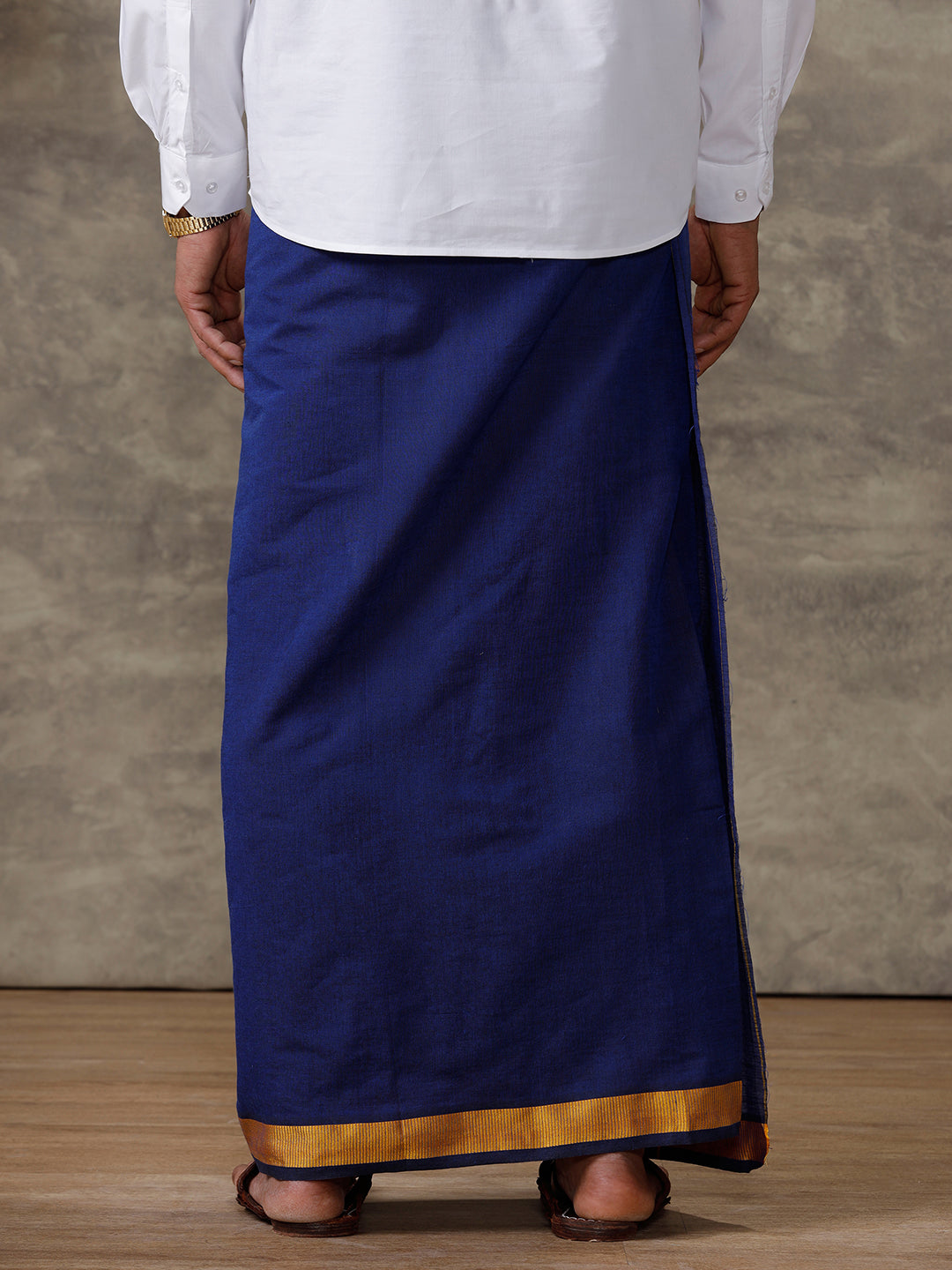 Men Blue Lungi with Fancy Border Colour Diamond CD02