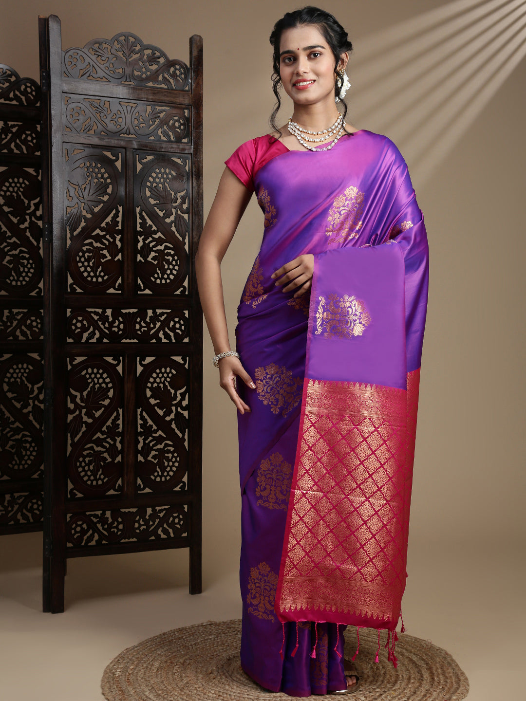 Women Majenta Semi Soft Silk Saree SS384