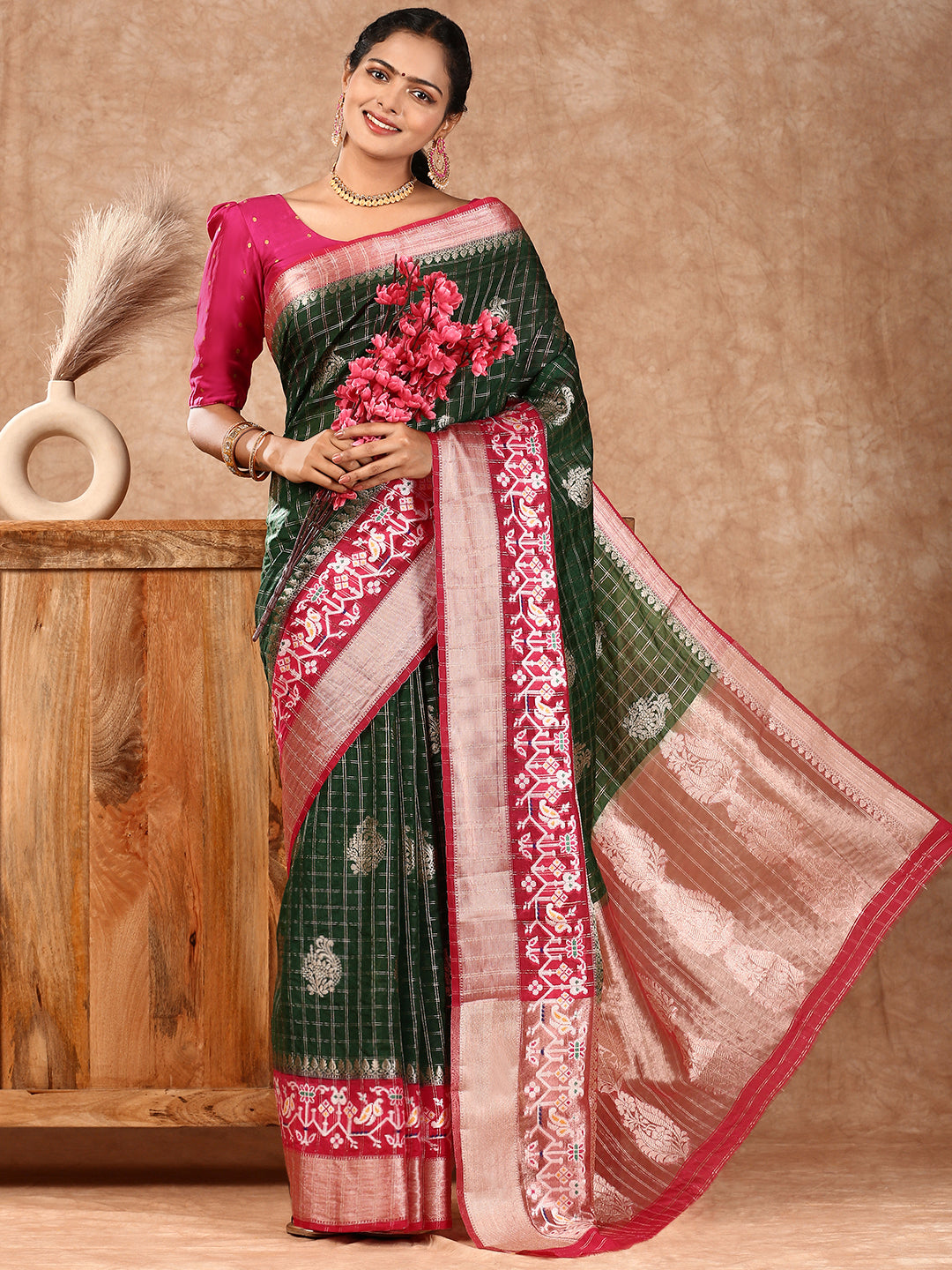 Women Semi Raw Silk Weaving Saree Green SRS79