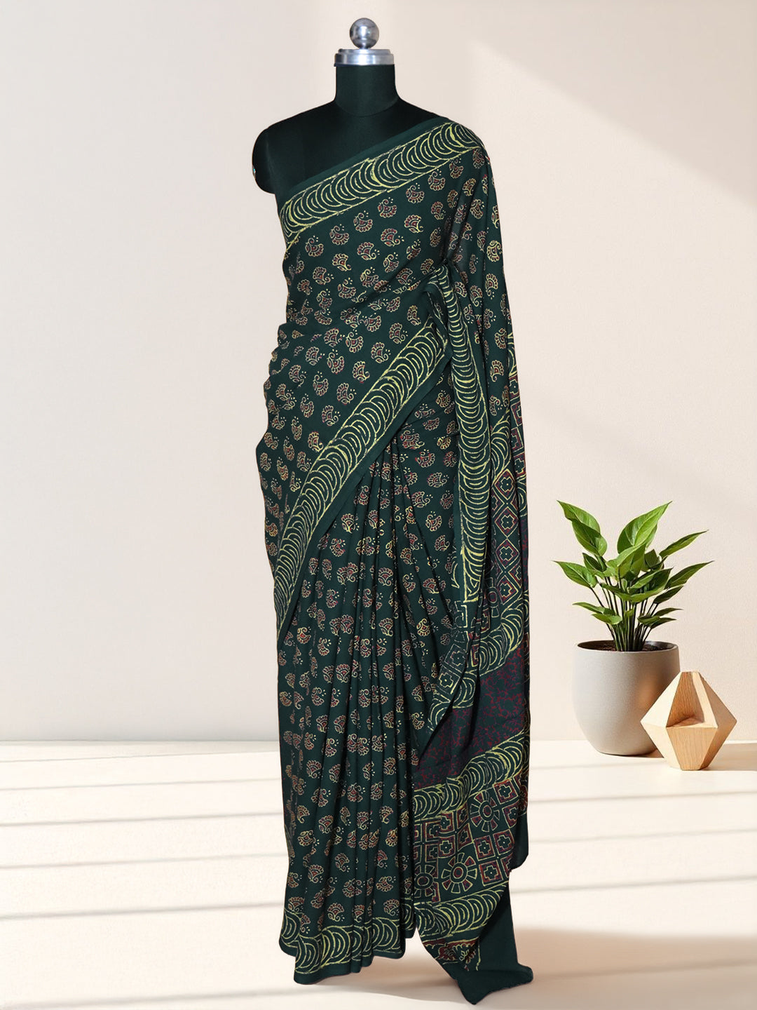 Women Dark Green Soft Cotton Printed Saree SCS171