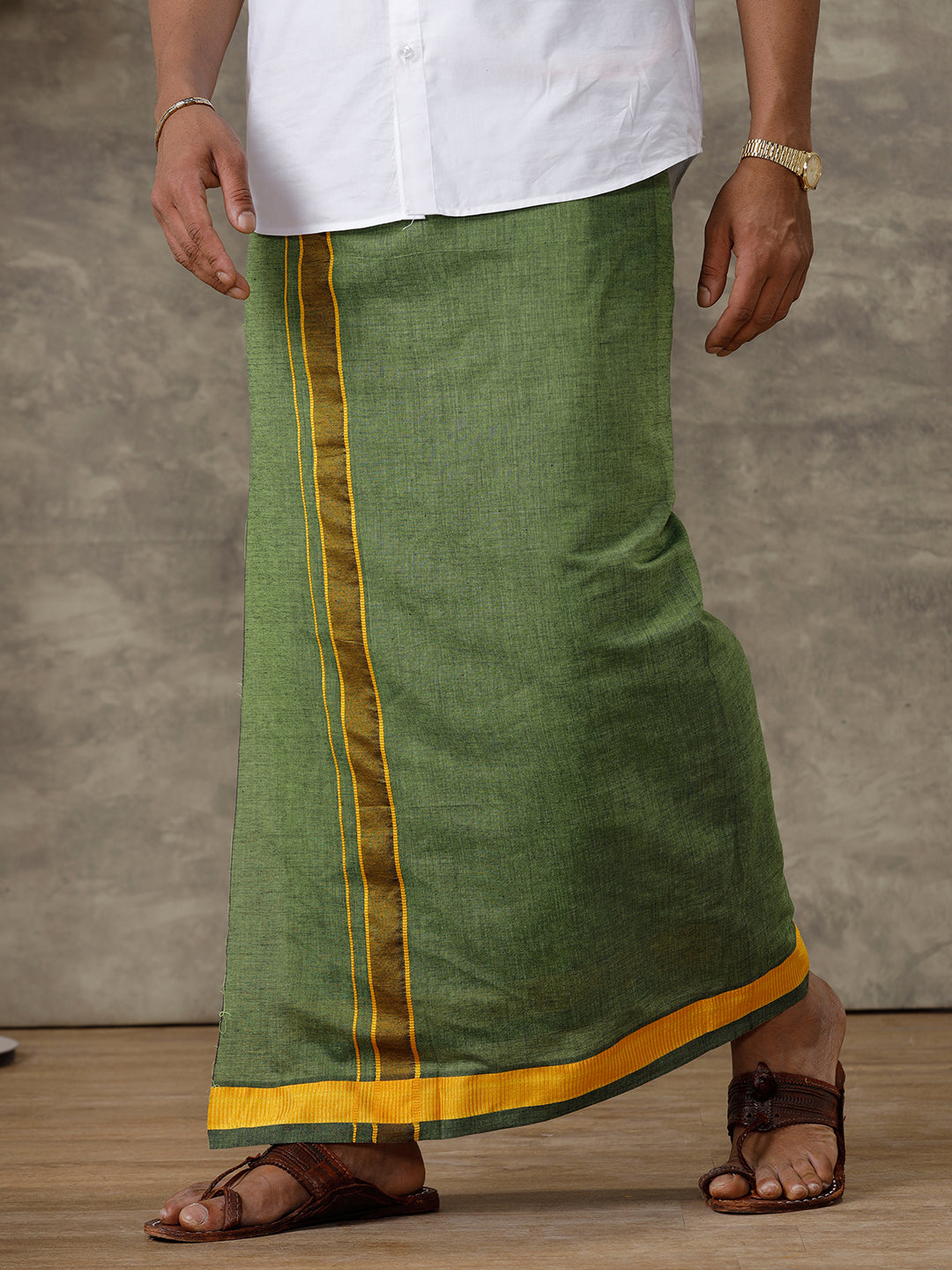 Men Green Lungi with Fancy Border Colour Diamond CD01