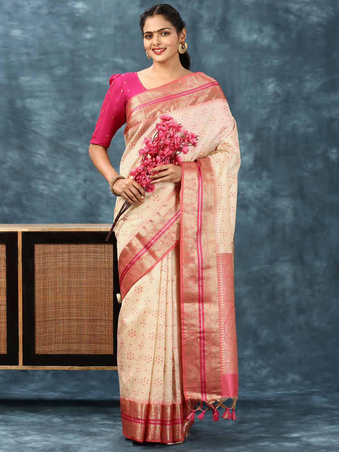 Womens Semi Cotton Weaving Saree SCS91