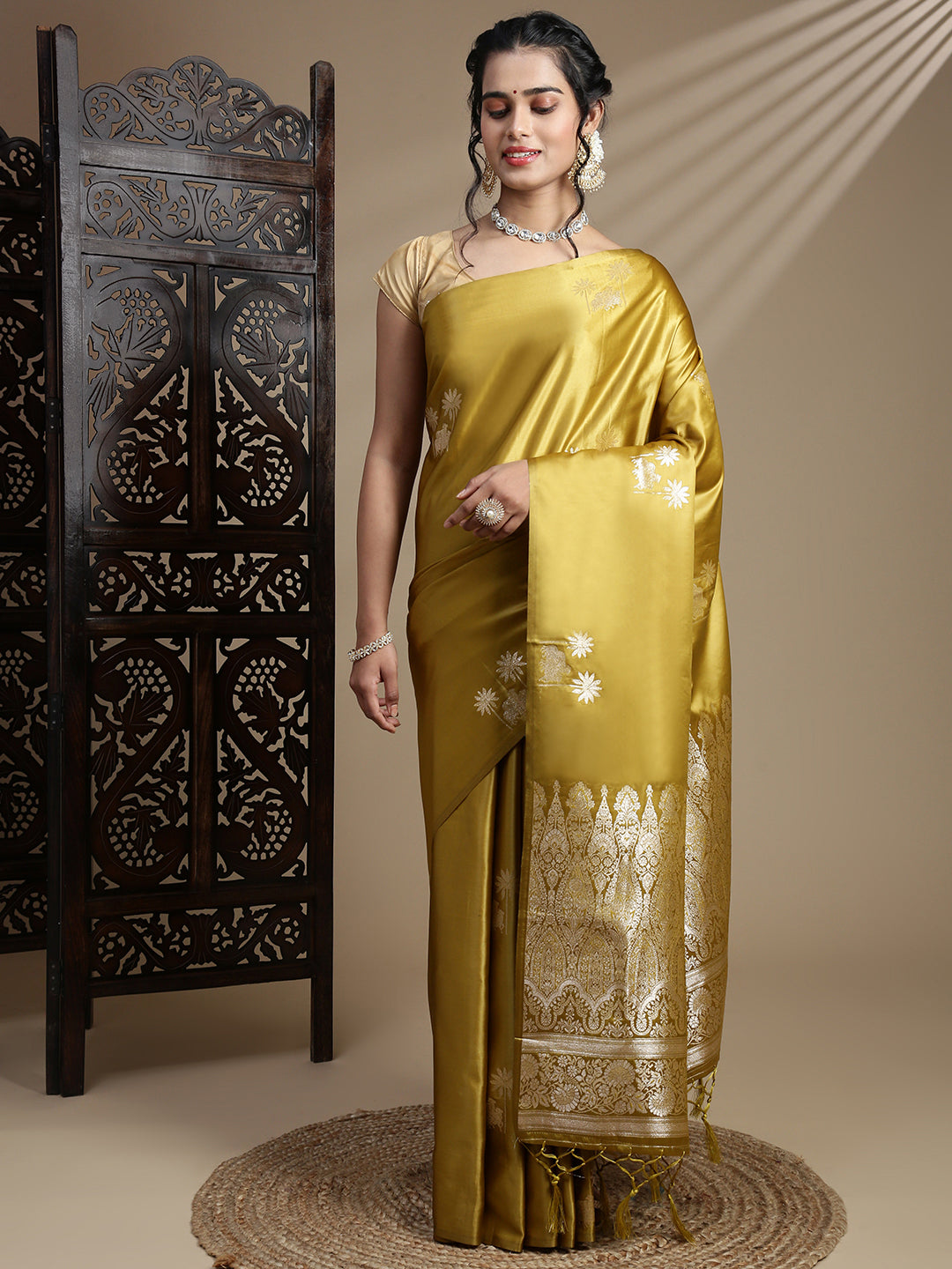 Women Olive Soft Silk Saree SS386