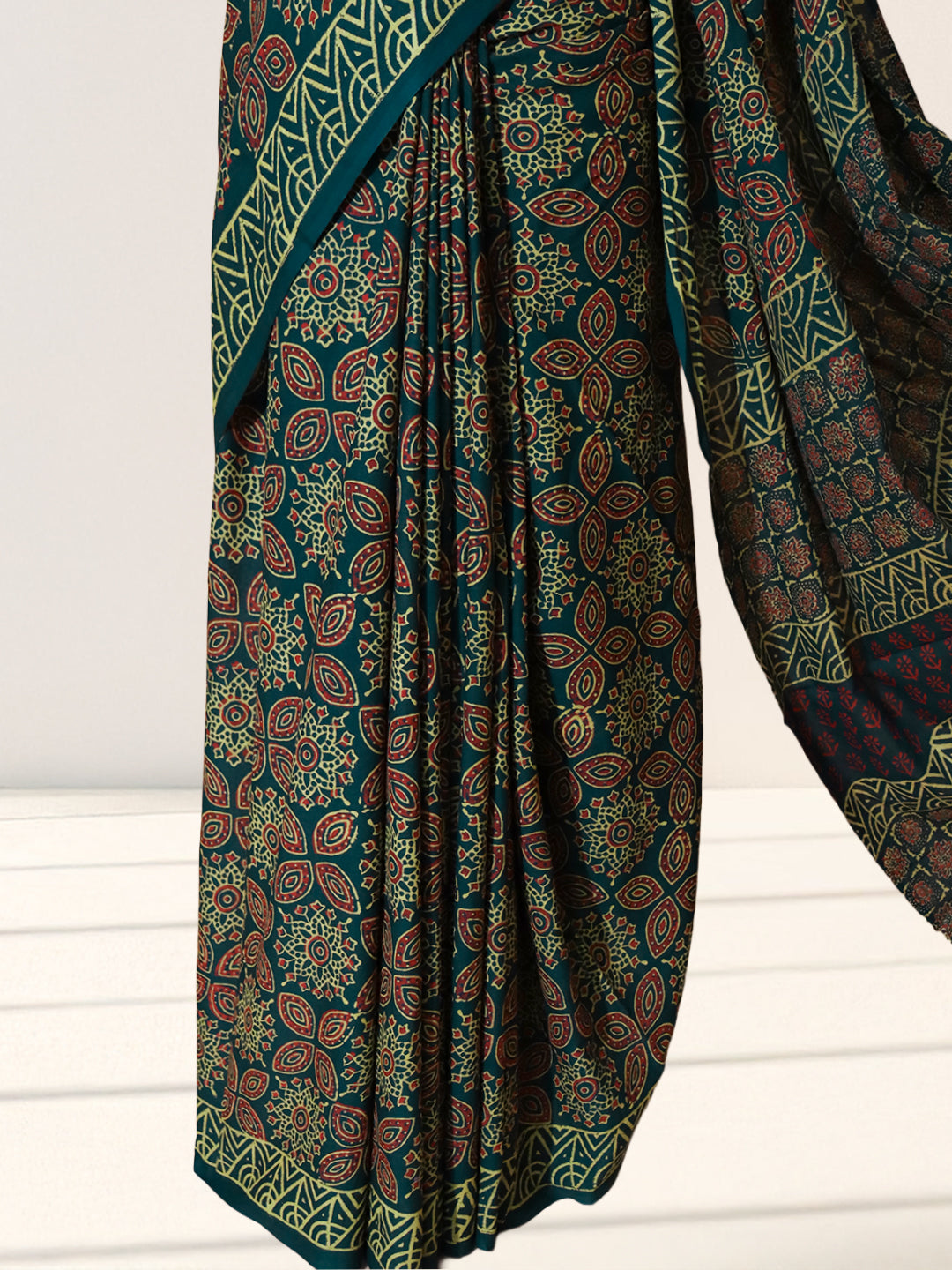 Women Dark Green Soft Cotton Printed Saree SCS169