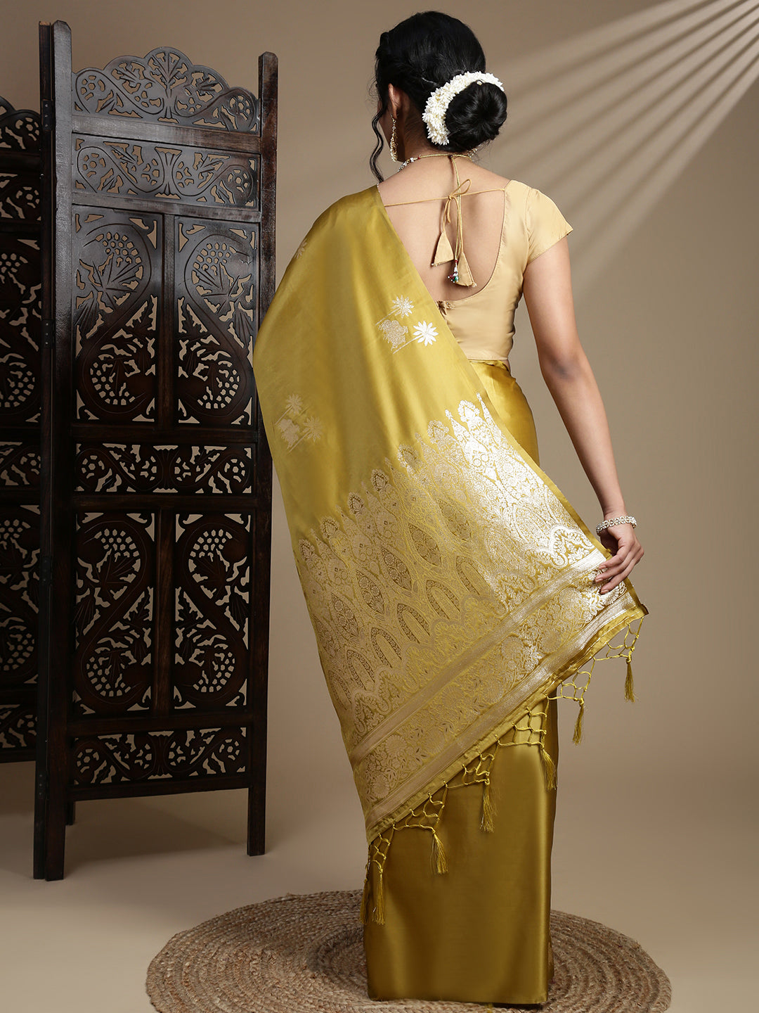 Women Olive Soft Silk Saree SS386
