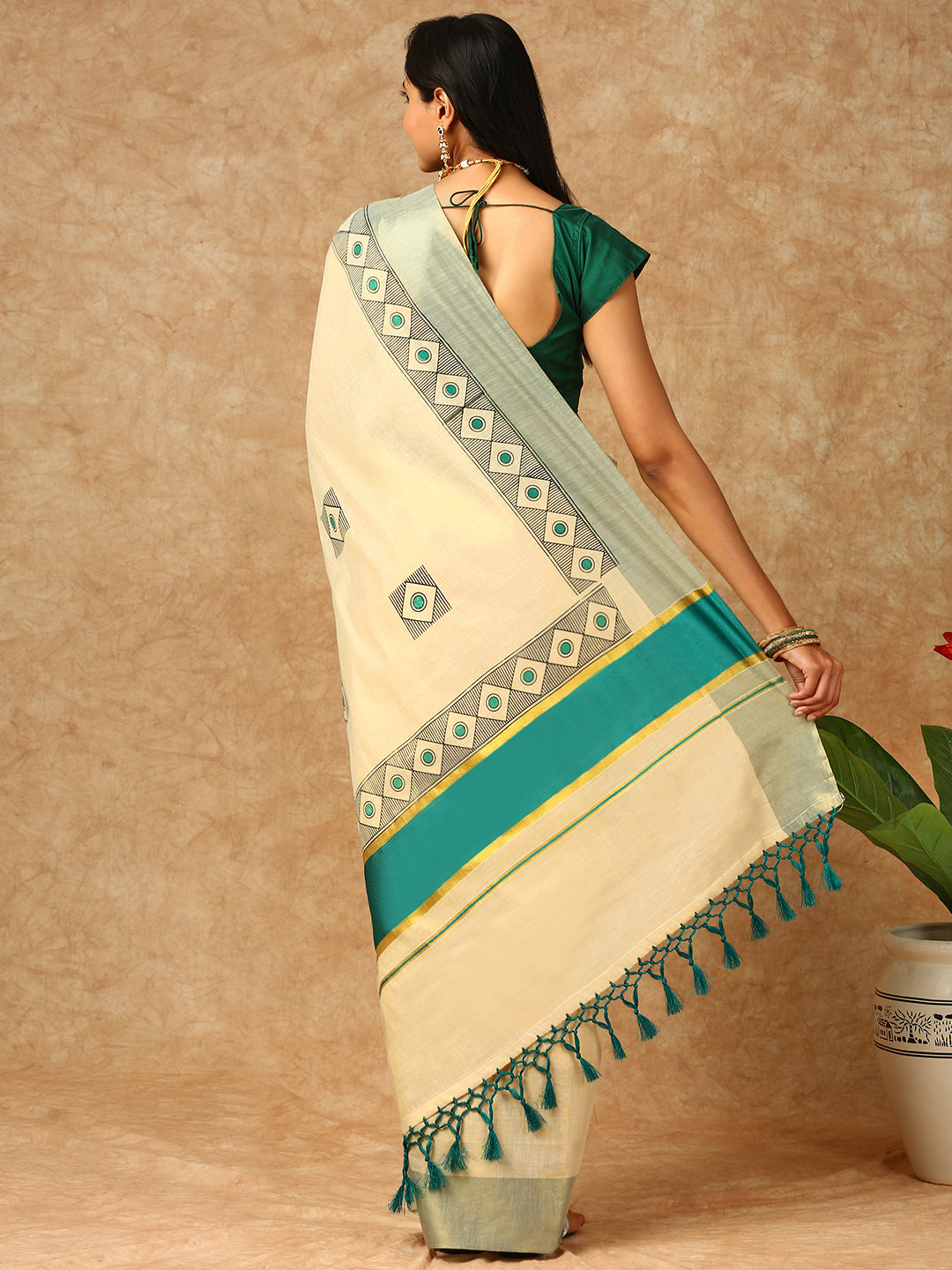 Women Kerala Cream Printed Saree KS150