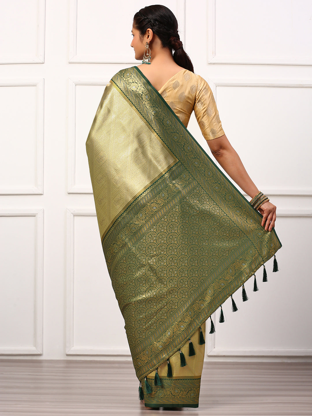 Womens Semi Silk Saree Green SS261