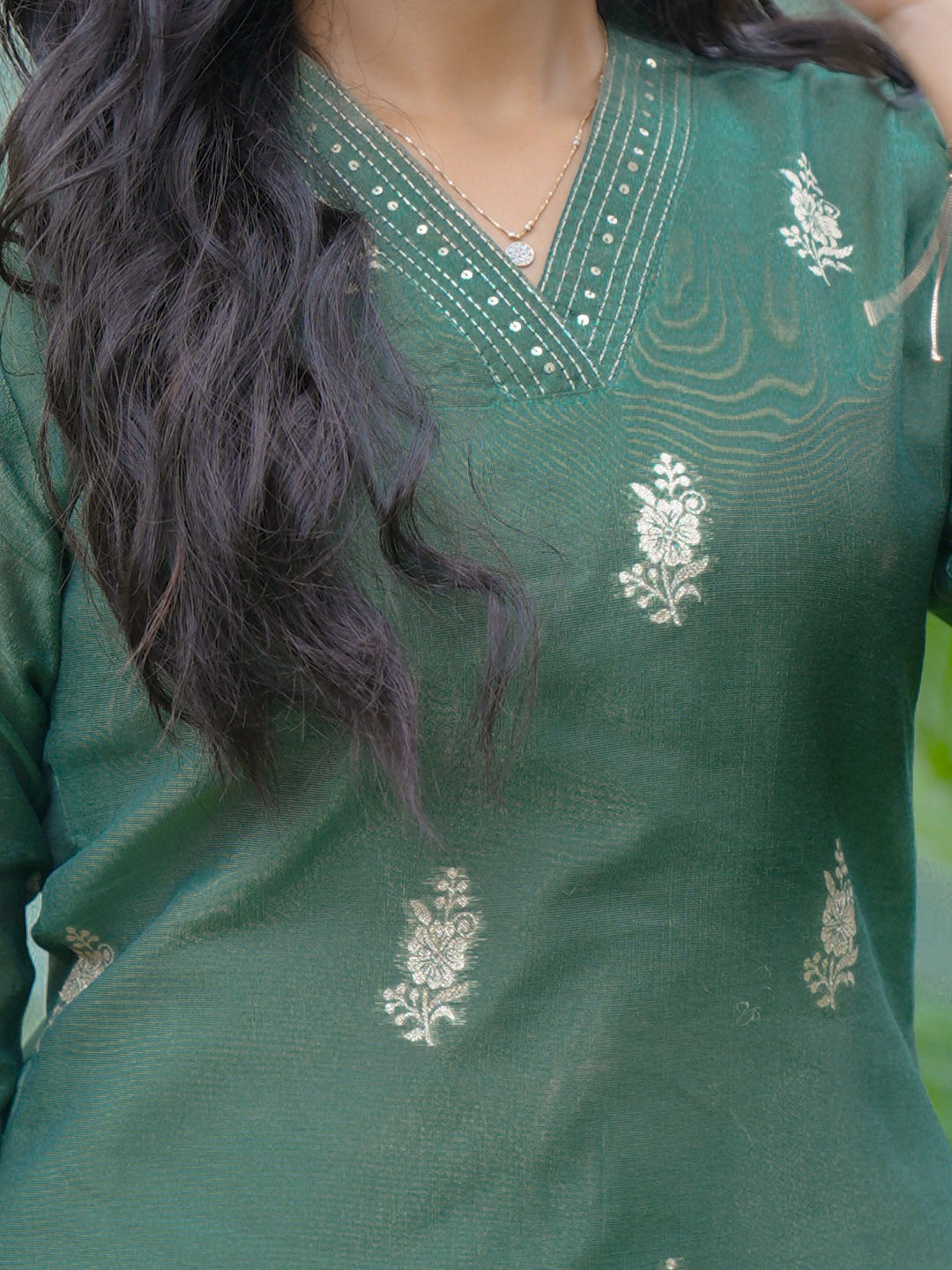 Women Green Cotton Embroidered Kurti Set EKS118