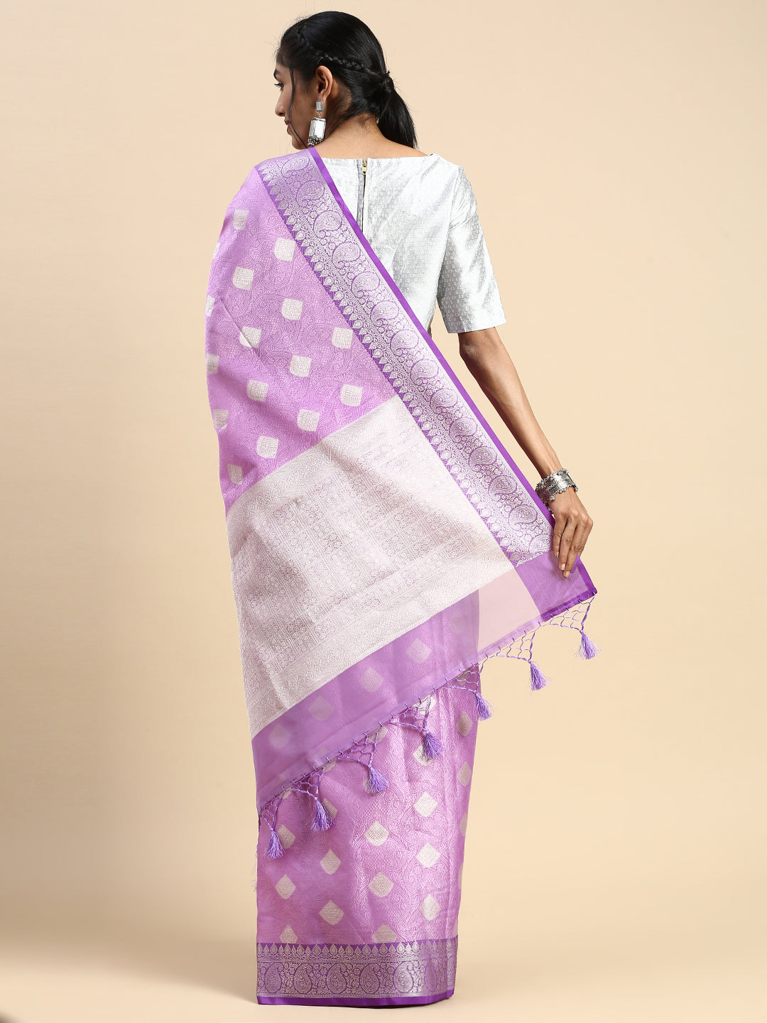 Mangalgiri Handwoven Pure Silk Saree with Silver Zari Border, Lavendar –  Scarlet Thread