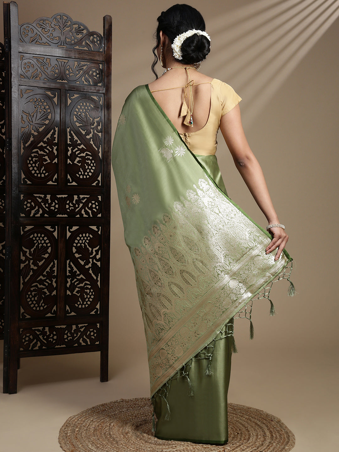 Women Green Soft Silk Saree SS387