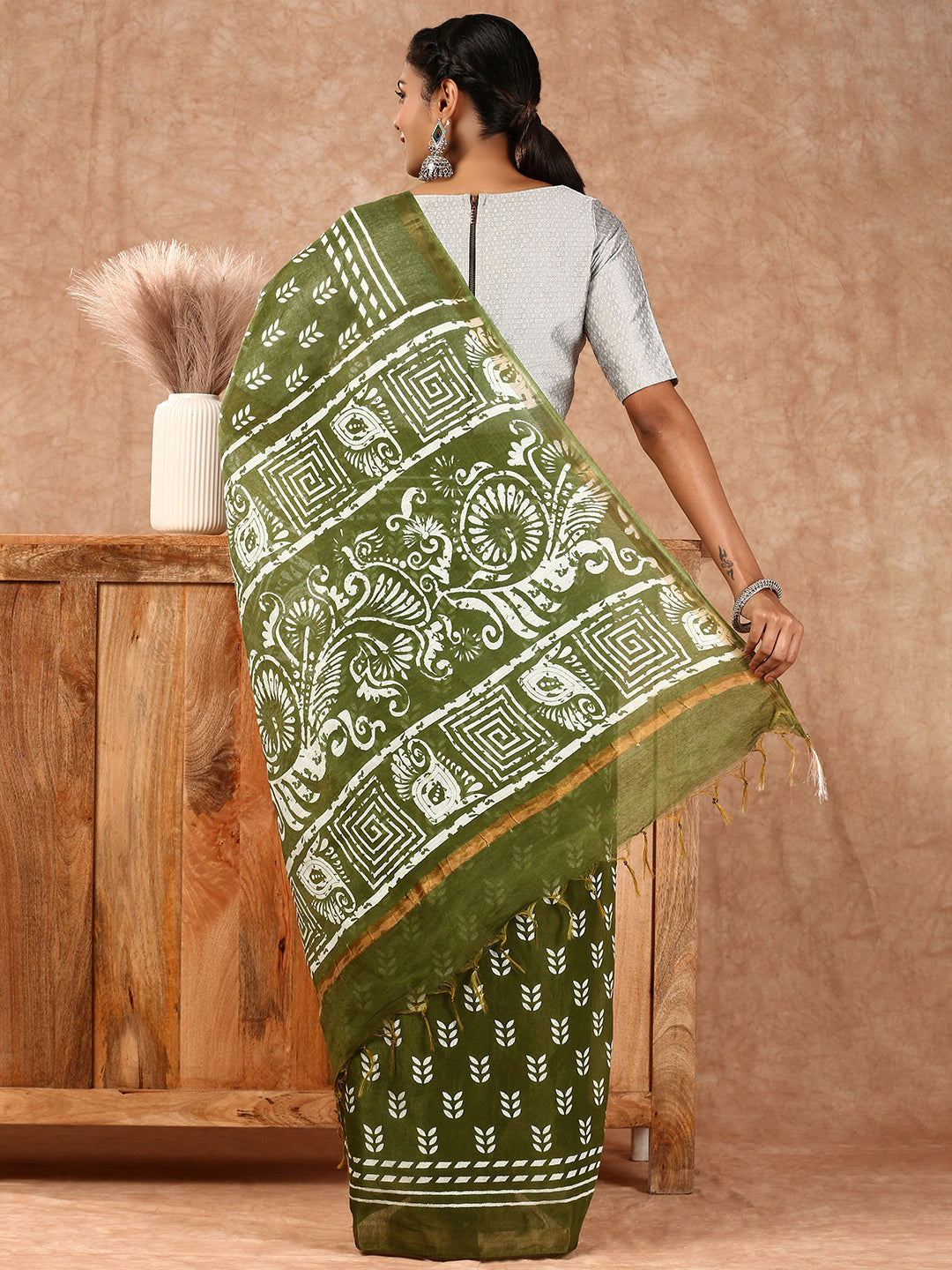 Women Semi Tussar Printed Saree Green ST149