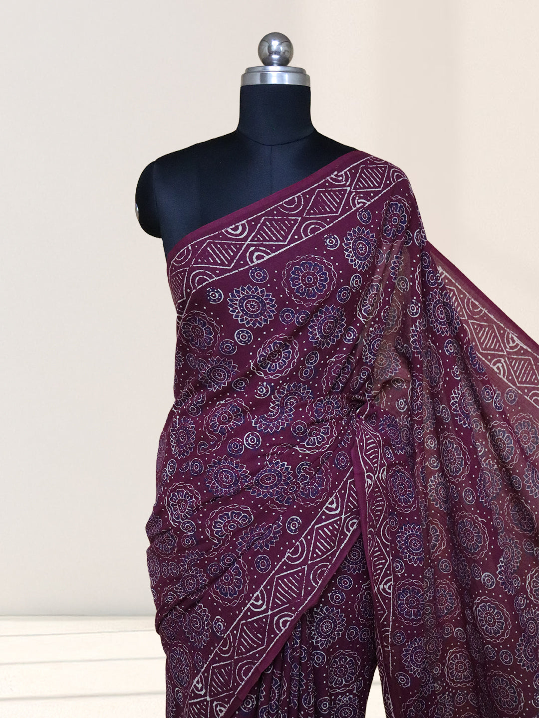 Women Burgendy Soft Cotton Printed Saree SCS170