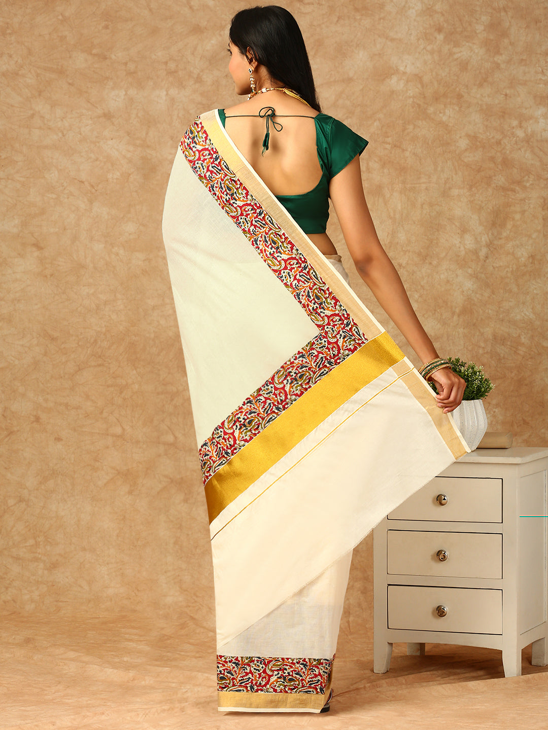 Women Kerala Cream Saree KS161